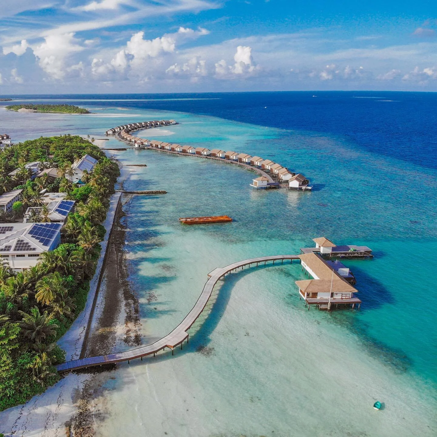 / At the end of the Atoll comes a paradise in middle of the ocean and that&rsquo;s what we have experienced a while ago. Maldives has it all from pristine beaches to tropical island to turquoise waters. 

@thenavager

#maldives #navager #travel #ther