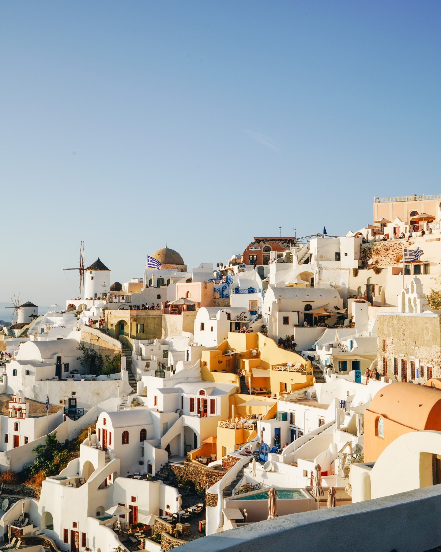 Dreaming of these dramatic views, blue clear waters &amp; stunning sunsets from Oia Castle. 

Have been to Santorini yet &amp; which has been your favourite spot? 
.
.
@thenavager 
.
.
.
#oia #oiasantorini #greece🇬🇷 #greece #discovergreece #cyclade