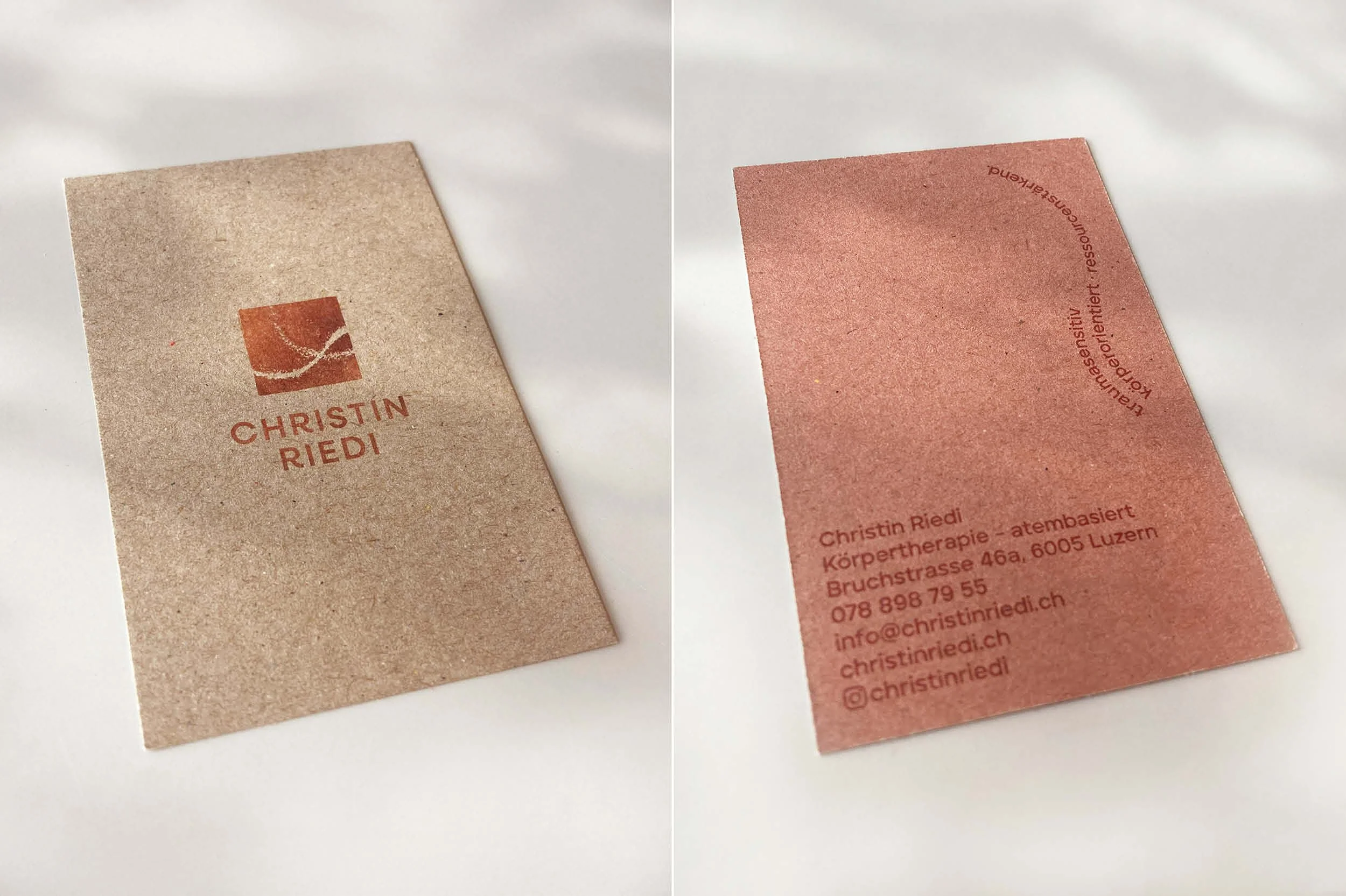 Visitenkarte von Christin Riedi auf Gobi Design Recycling Papier