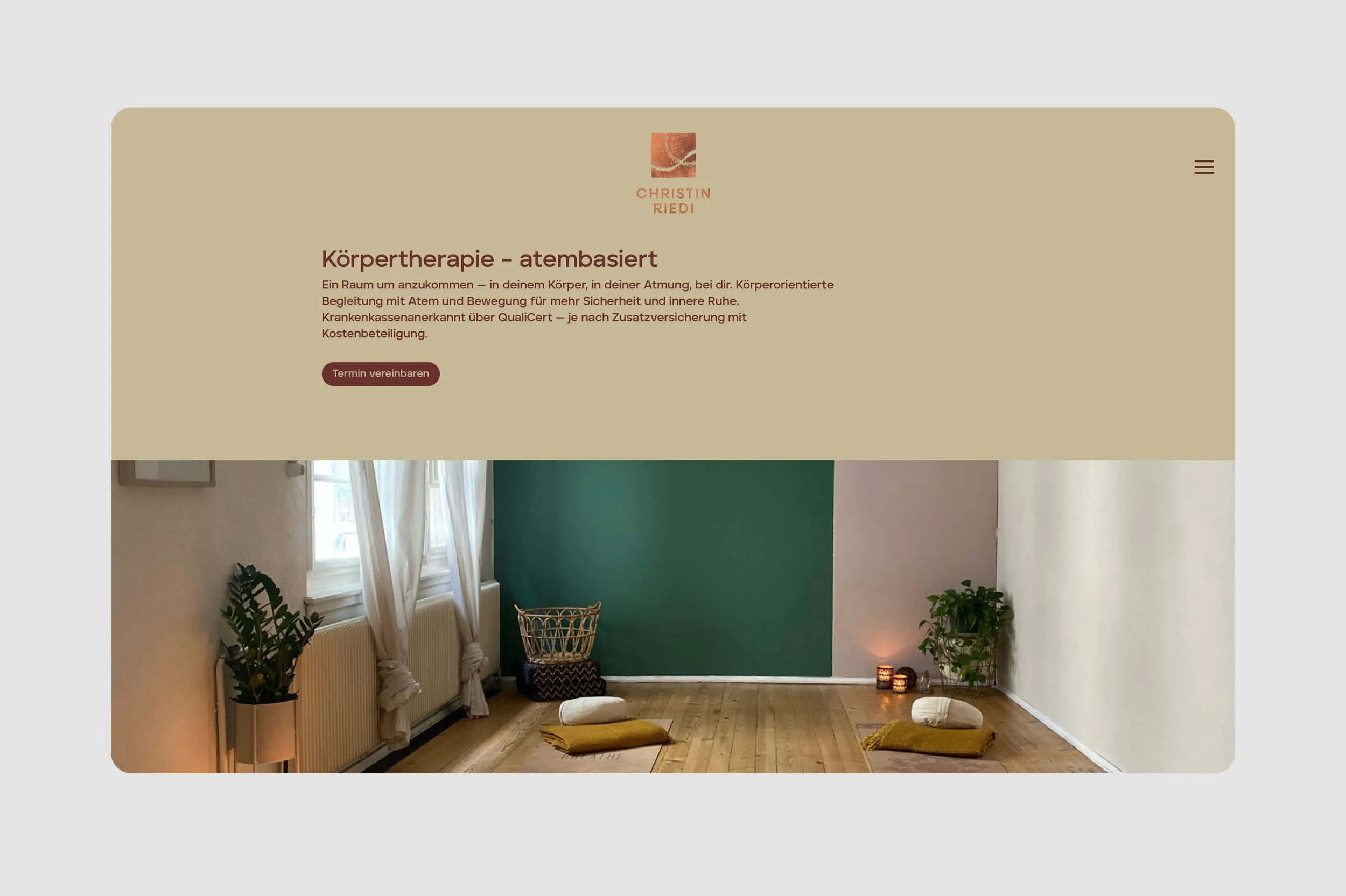 Startseite von christinriedi.ch mit Logo und Einleitungstext zur Körpertherapie