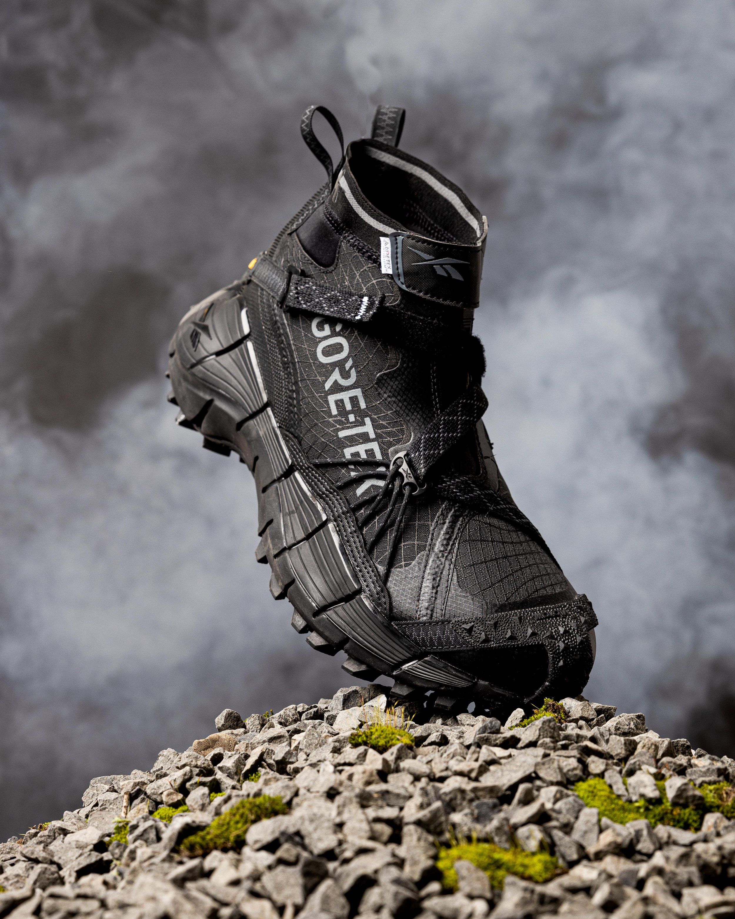 reebok-zig-kinetica-ii-edge-gore-tex-core-black-pure-grey-7-white1.jpg