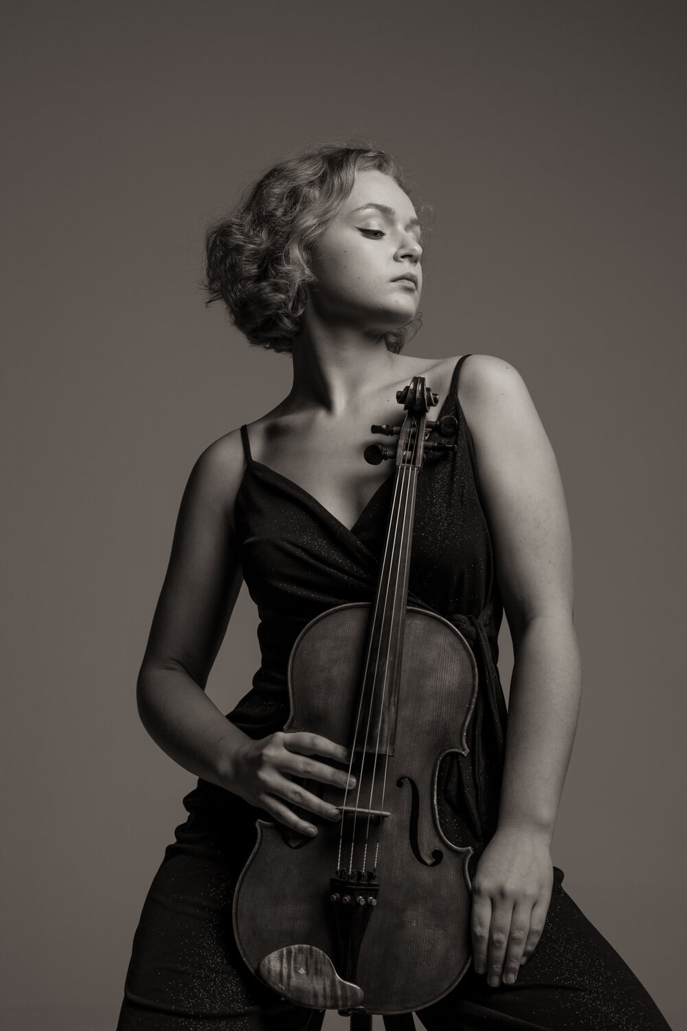 aleksandra-kanke-viola-studio-black-white-7.jpg