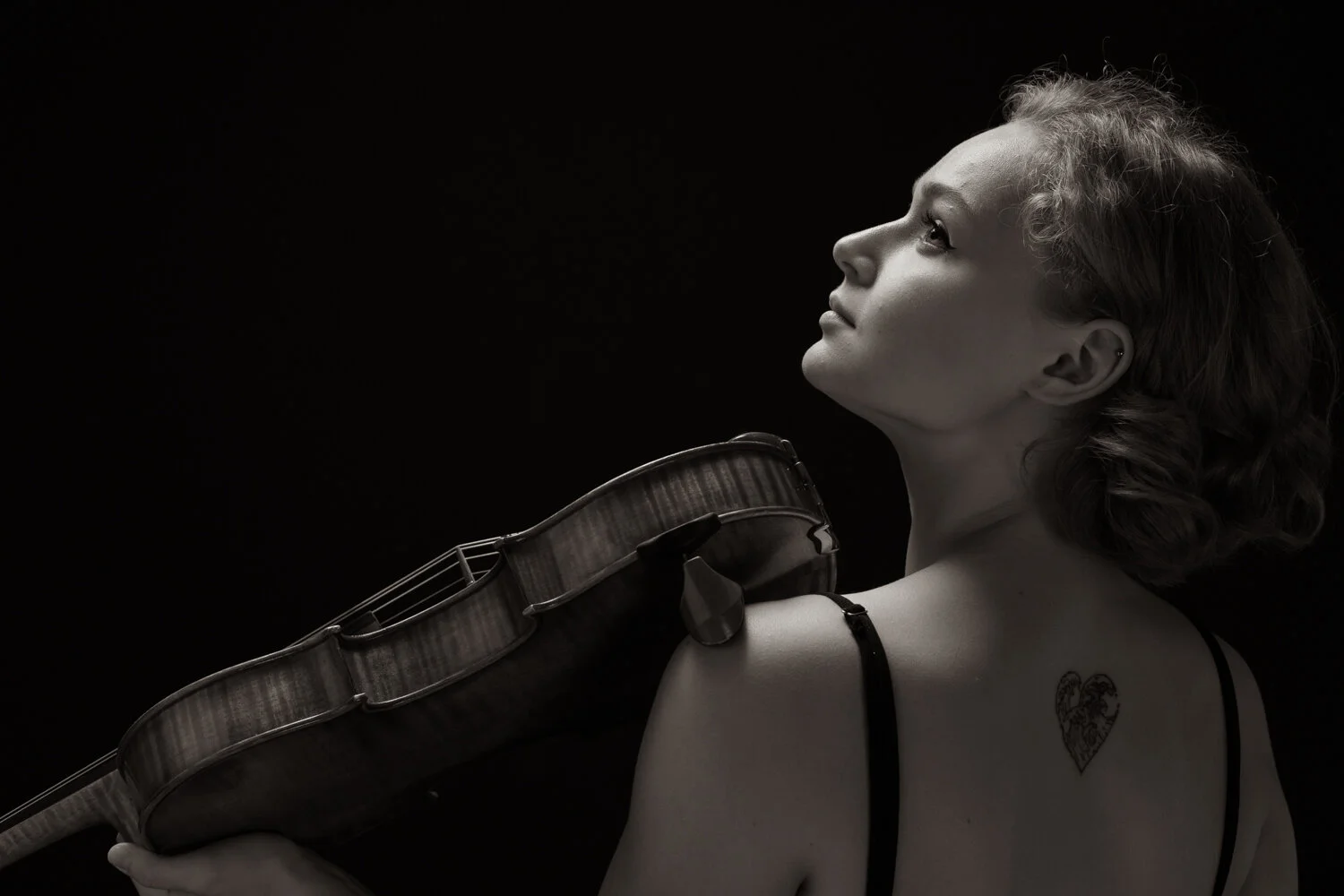 aleksandra-kanke-viola-studio-black-white-4.jpg