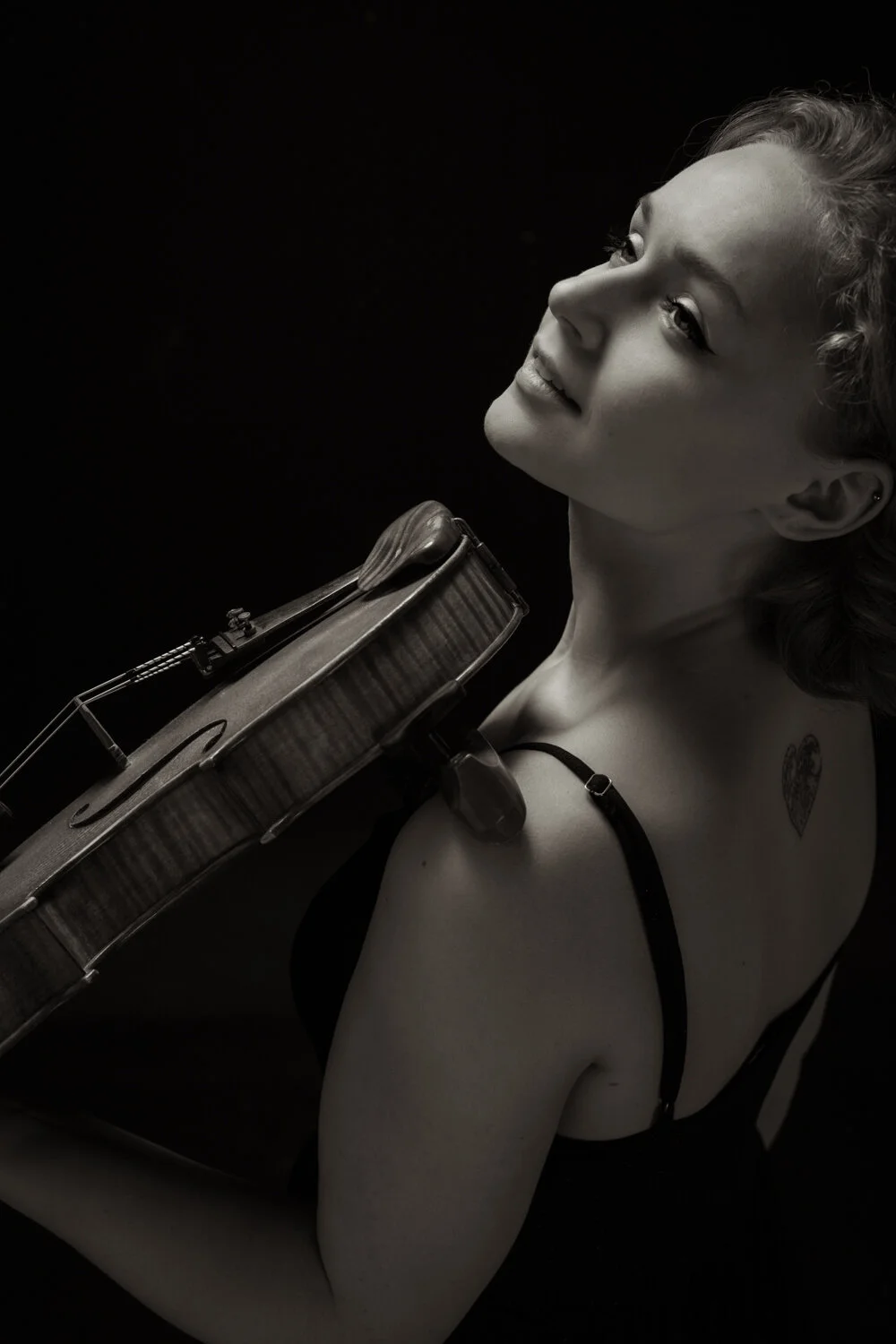 aleksandra-kanke-viola-studio-black-white-12.jpg