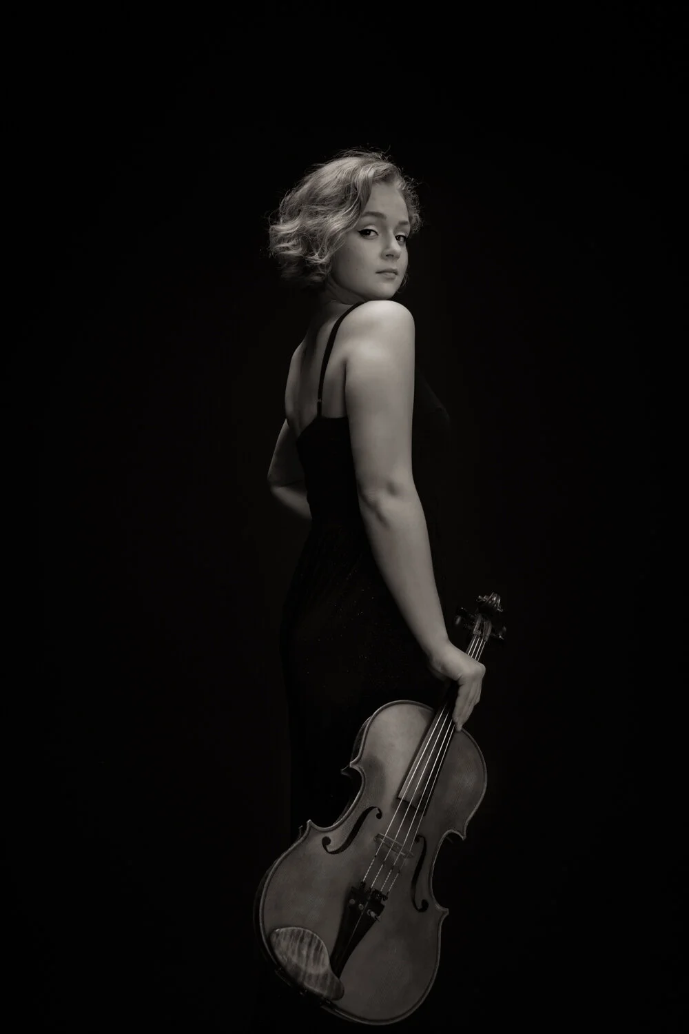 aleksandra-kanke-viola-studio-black-white-11.jpg