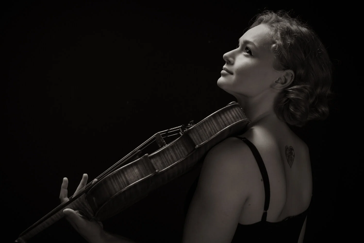 aleksandra-kanke-viola-studio-black-white-14.jpg