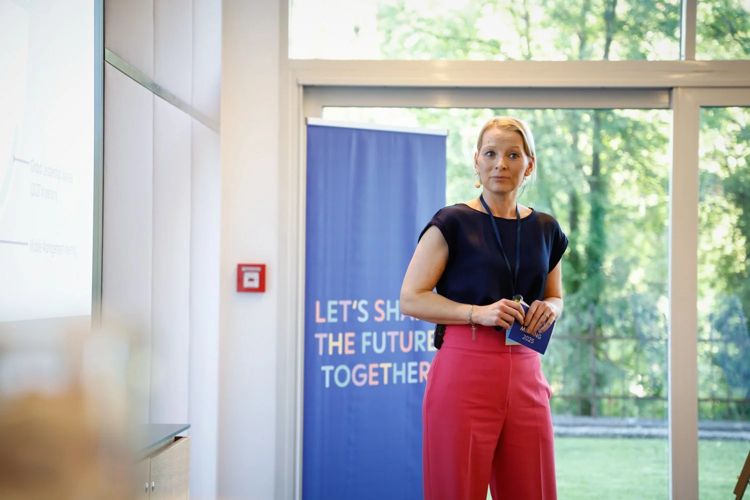 Eventfotografie – Teilnehmende weibliche Person auf Bühne