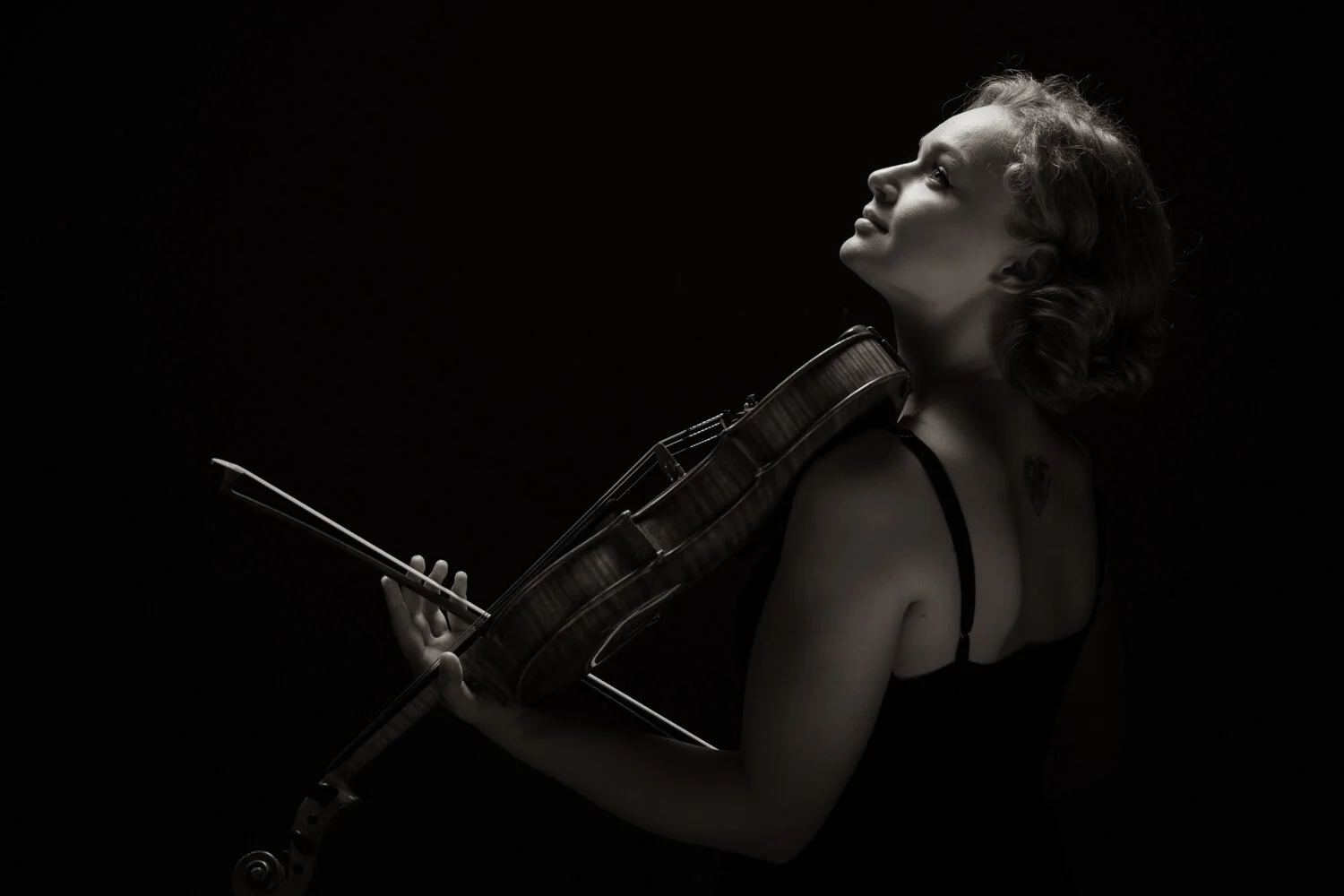 aleksandra-kanke-viola-studio-black-white-5.jpg