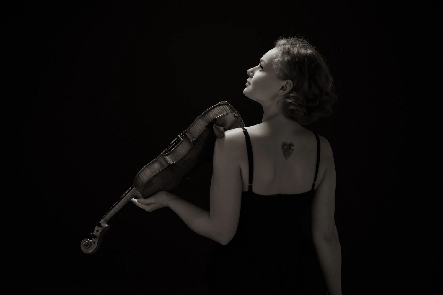 aleksandra-kanke-viola-studio-black-white-13.jpg