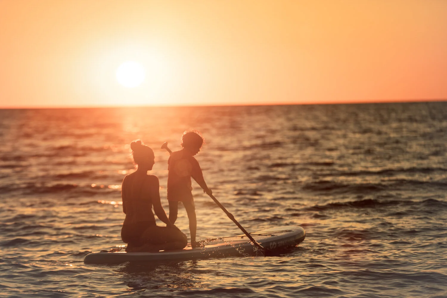 sipa-sup-unije-sea-sunset-mother-son-4.jpg