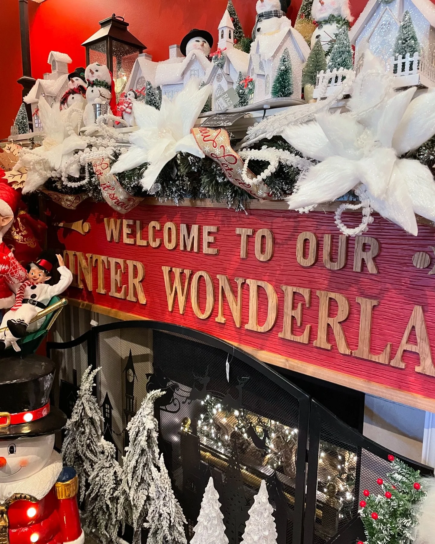 The CHILL in the AIR means it&rsquo;s that TIME of the YEAR! 

Come IMMERSE yourself in the Holiday SPIRIT of CHRISTMAS in JULY🎄❄️ in our ALPINE Town !! 

GATHER your GIRLS/BOYS Together for a FRIENDS WINTER Getaway or EXPLORE as a FAMILY/COUPLE 

@