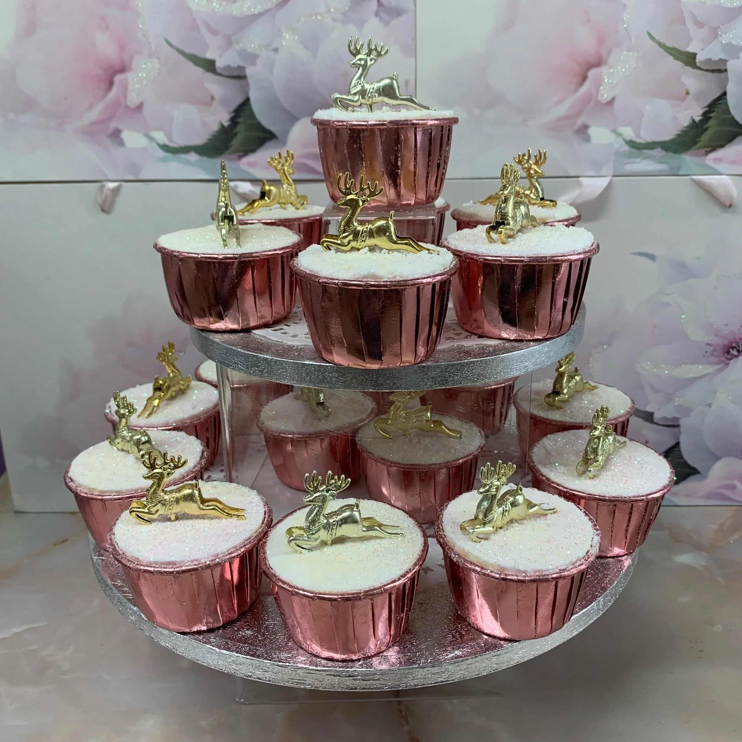 christmas bath bomb with silver reindeer decoration in foiled muffin case smells like rhubarb and custard boiled sweets christmas gift women girls