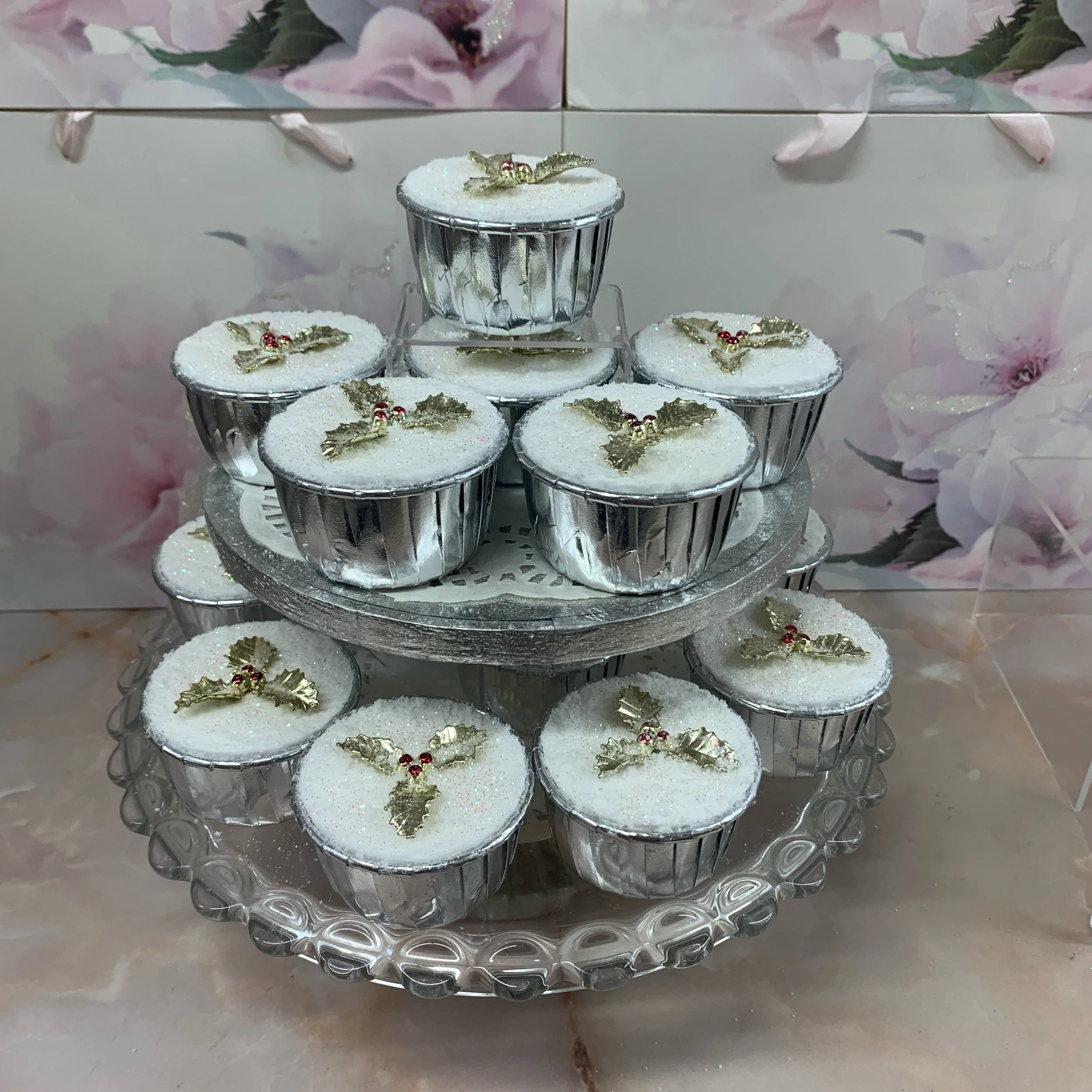 christmas coconut shea butter bath bomb in silver foil muffin case with gold holly leaf decoration in coconut fragrance christmas bath bomb gift women girls