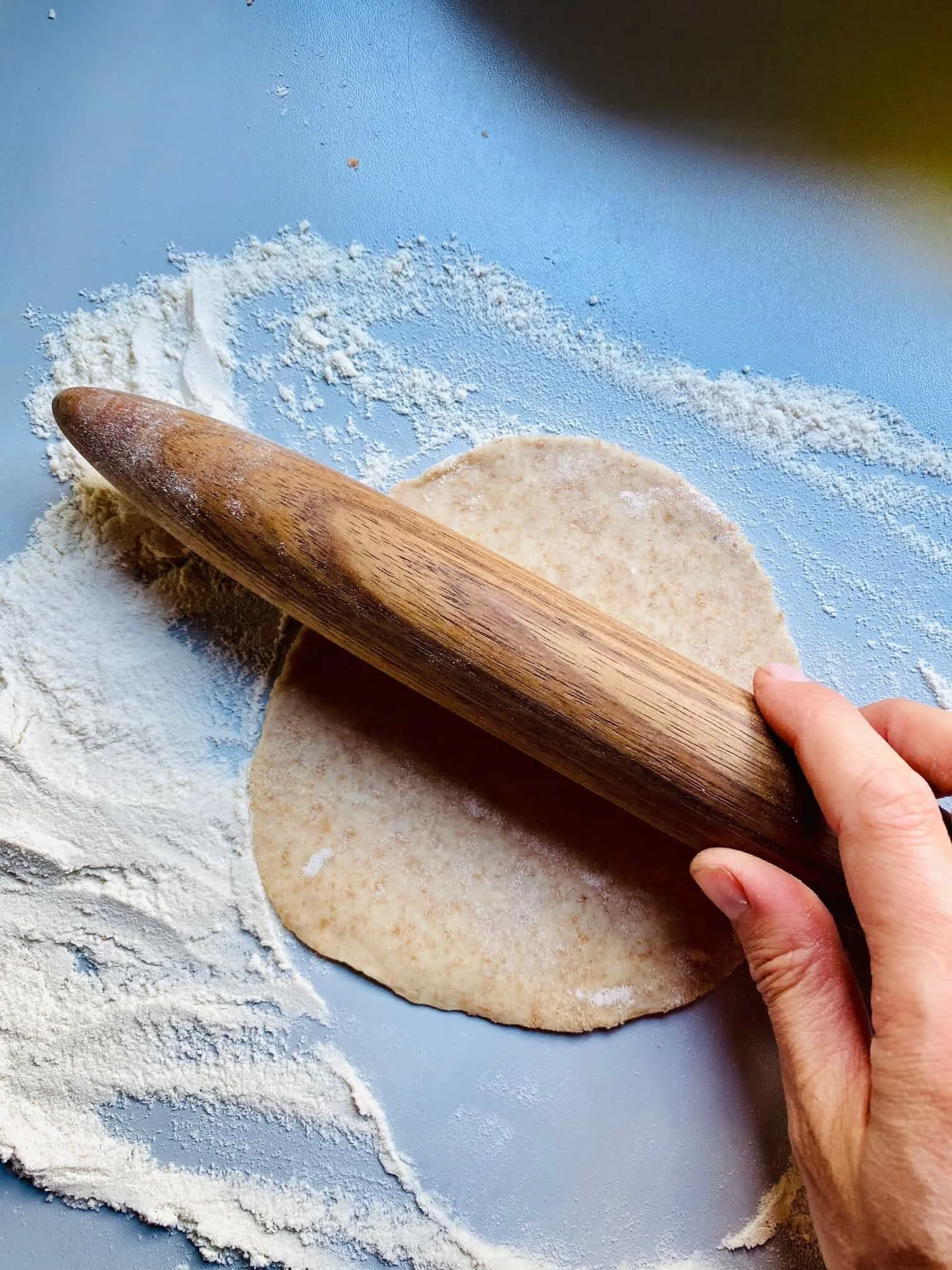 chala kala nutrition - making chapatis