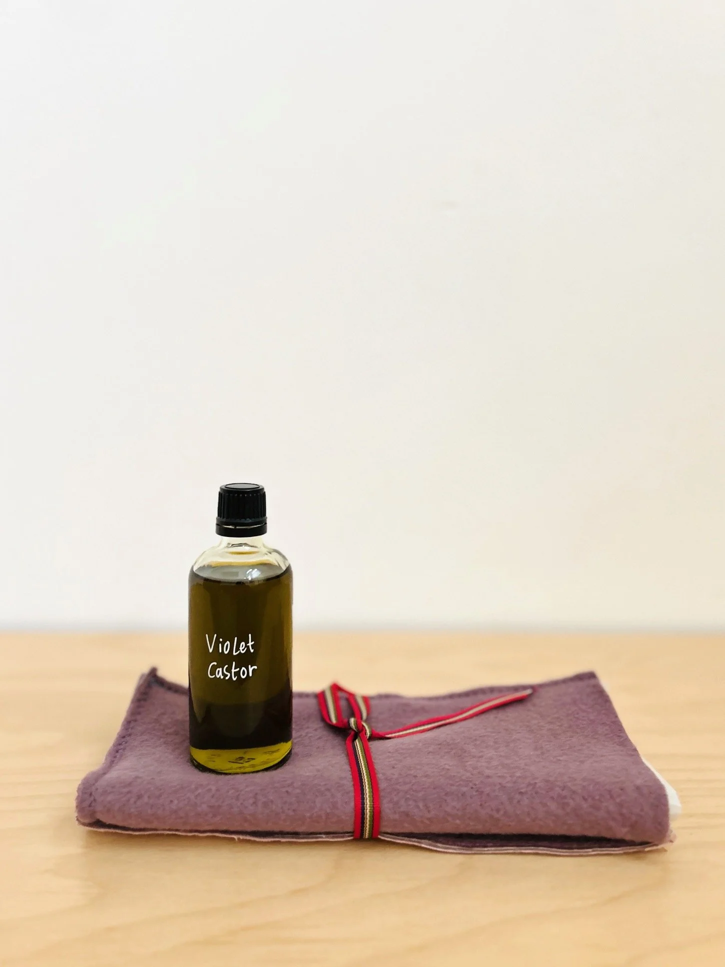 V I O L E T  C A S T O R oil + F L A N N E L