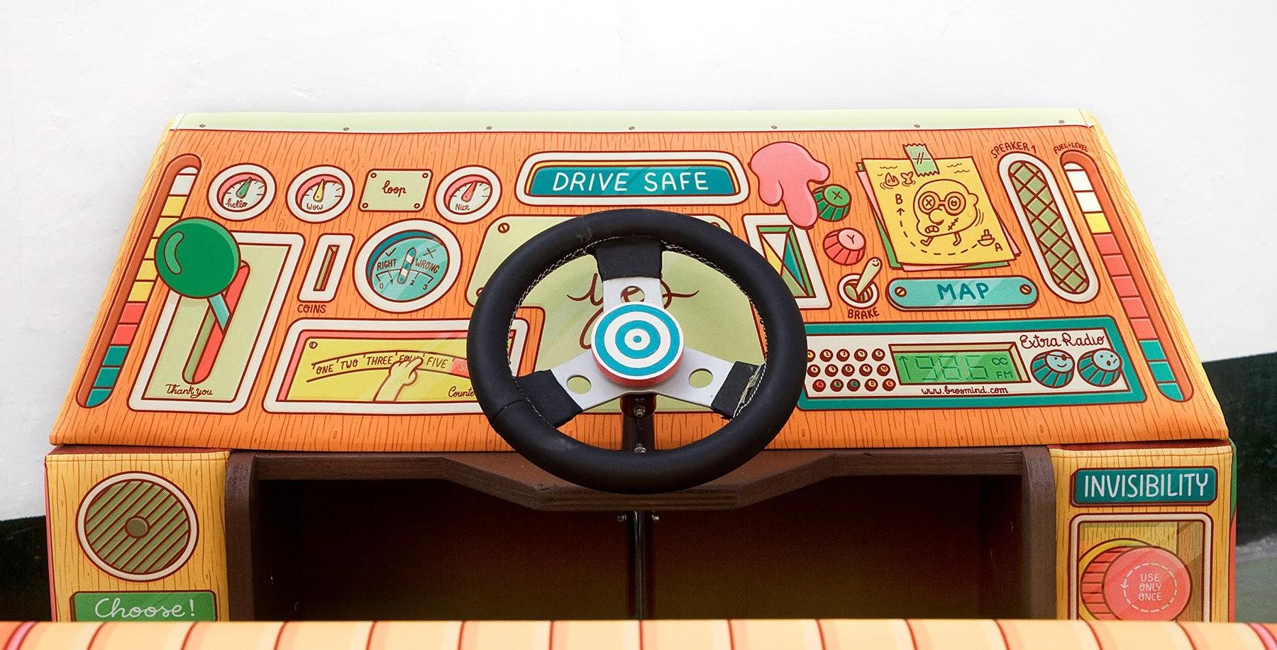 Detail photo of the rear taillight illustration printed on a cushion of the Brosmind Wagon.