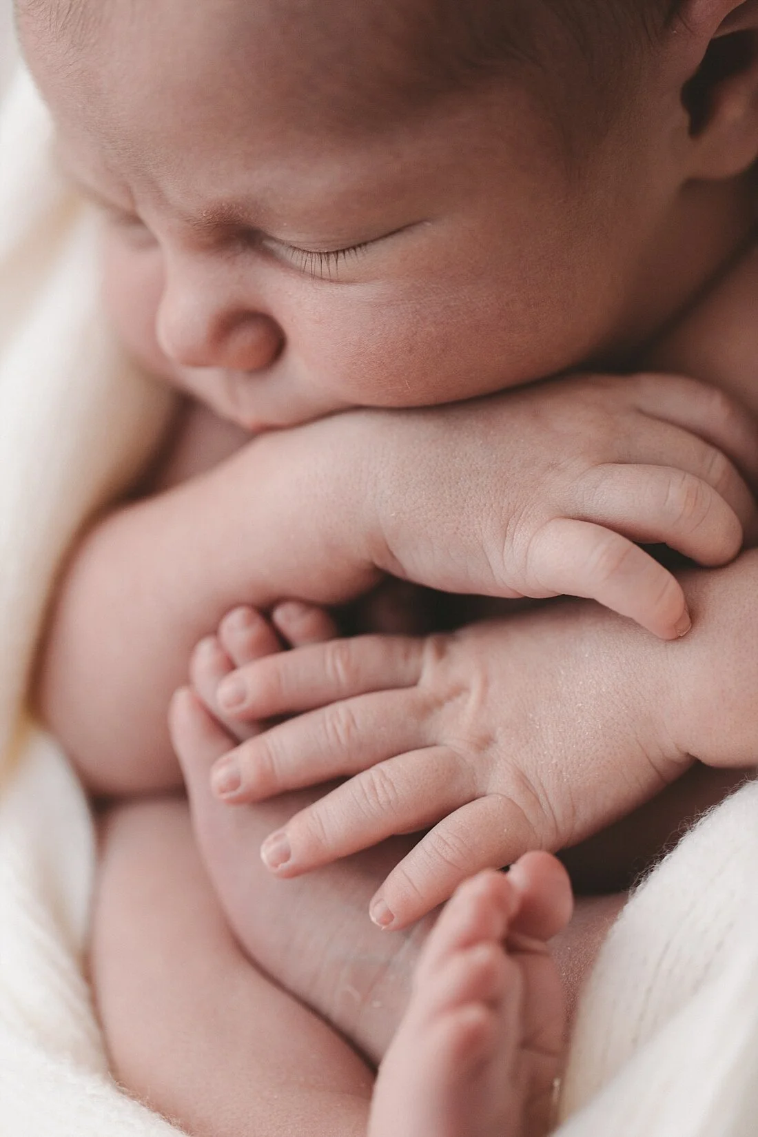 Point Cook Simple Natural Newborn Photographer-18.jpg