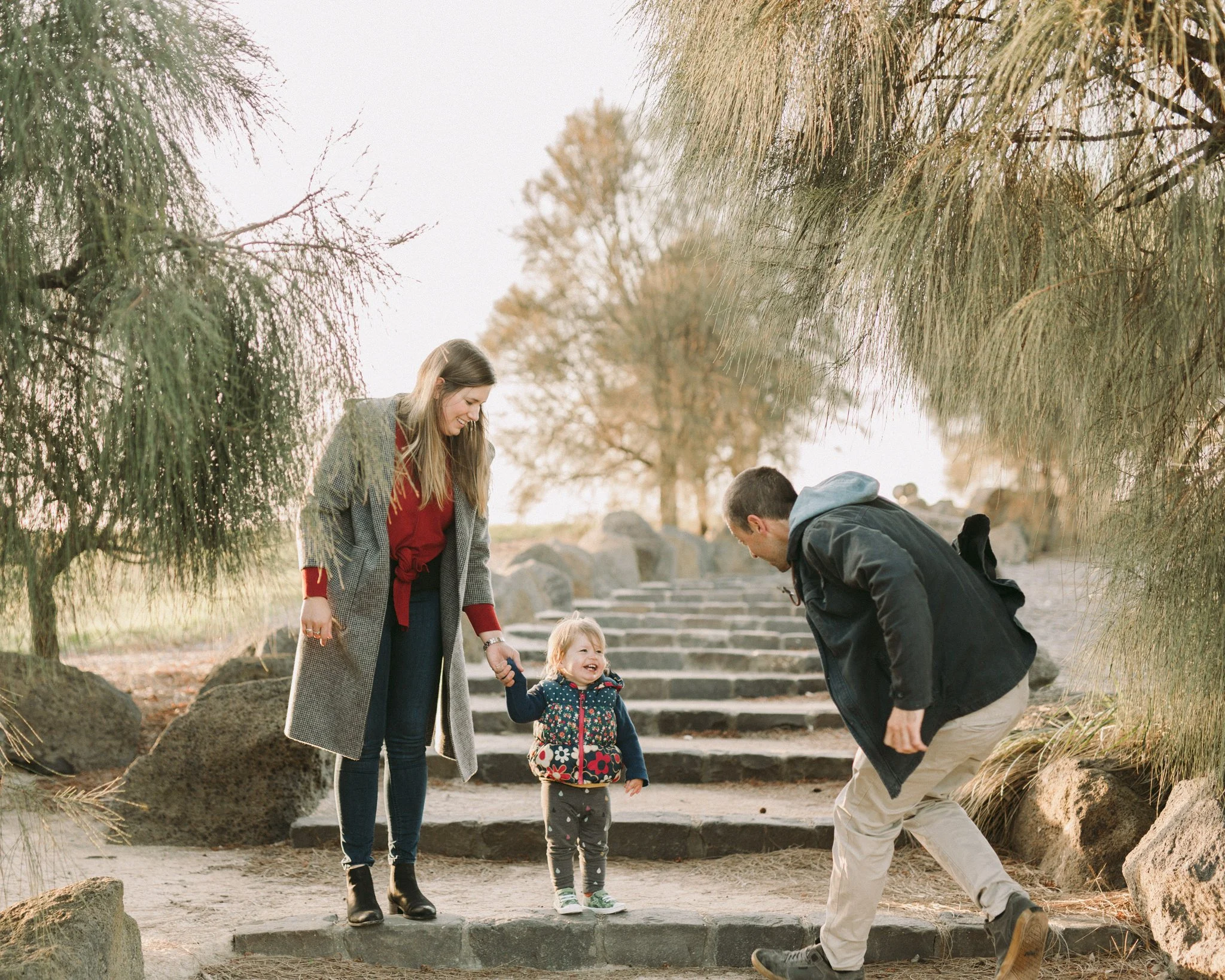 FAMILY - Saker 07404049.jpg