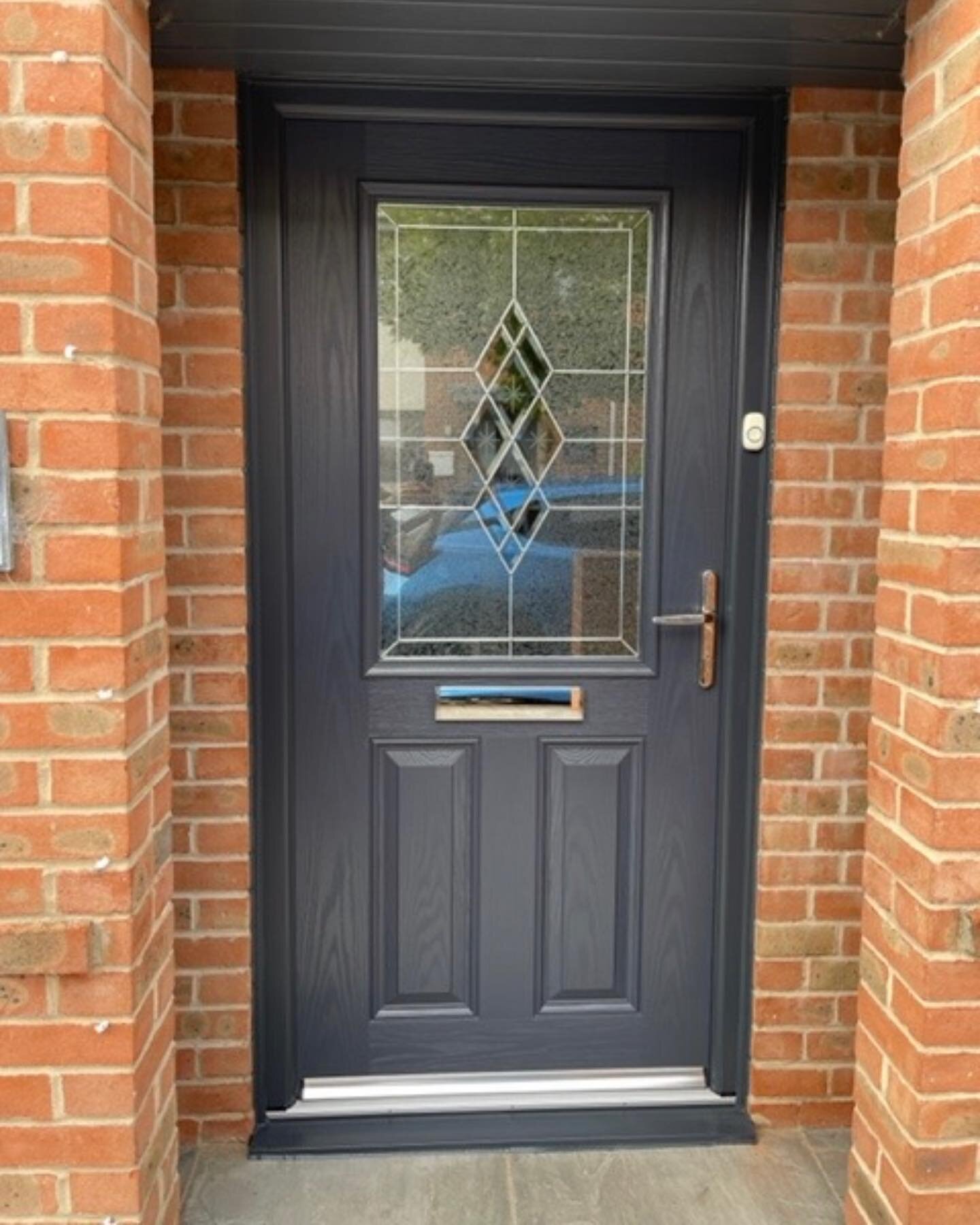After ➡️ Before. 

This is our &lsquo;Virgo&rsquo; composite door with &lsquo;Kara&rsquo; glass in the colour Anthracite grey. 

A new composite door can make such a big change to the front of your property!

#EssentialRange