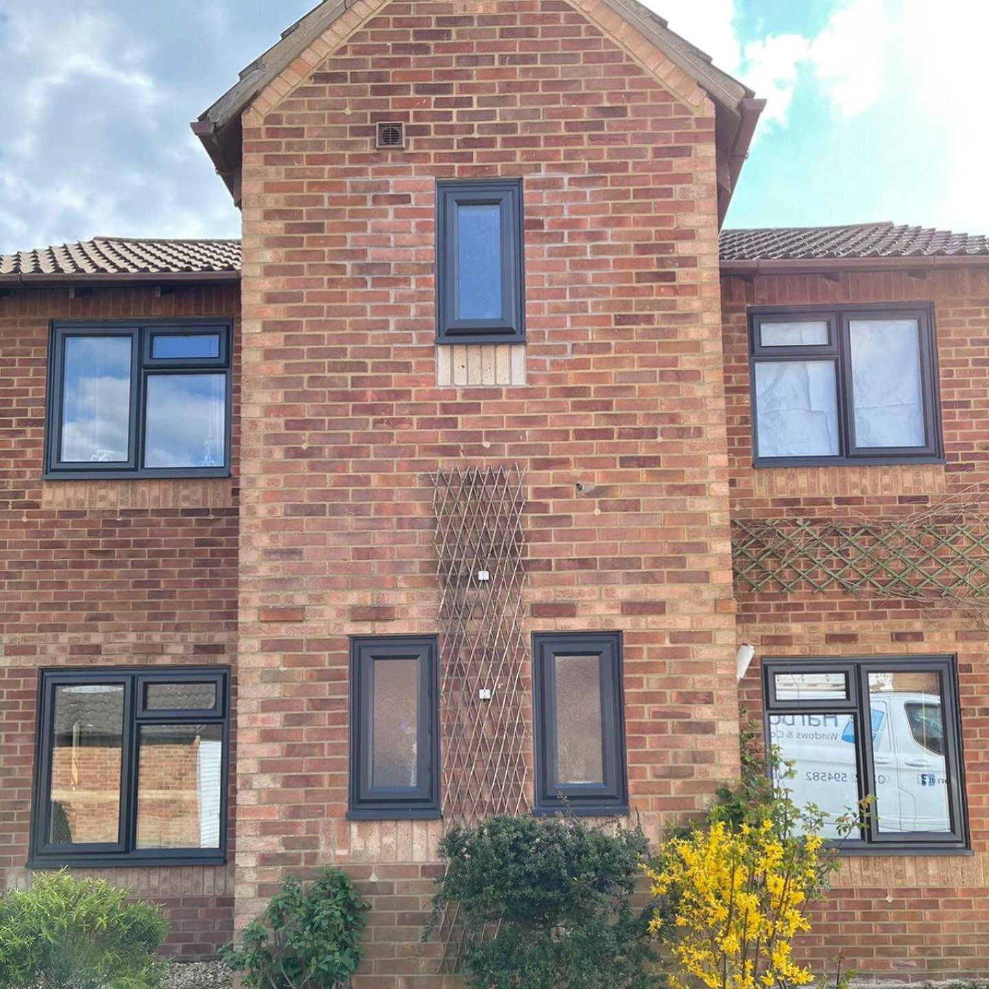 After ➡️ Before. 

This is our #EssentialRange of anthracite grey UPVC casement Windows. They replaced the old oak windows in the property. 

Please don&rsquo;t hesitate to Call, WhatsApp or Email any enquiries you may have to the office:

☎ - 02392 