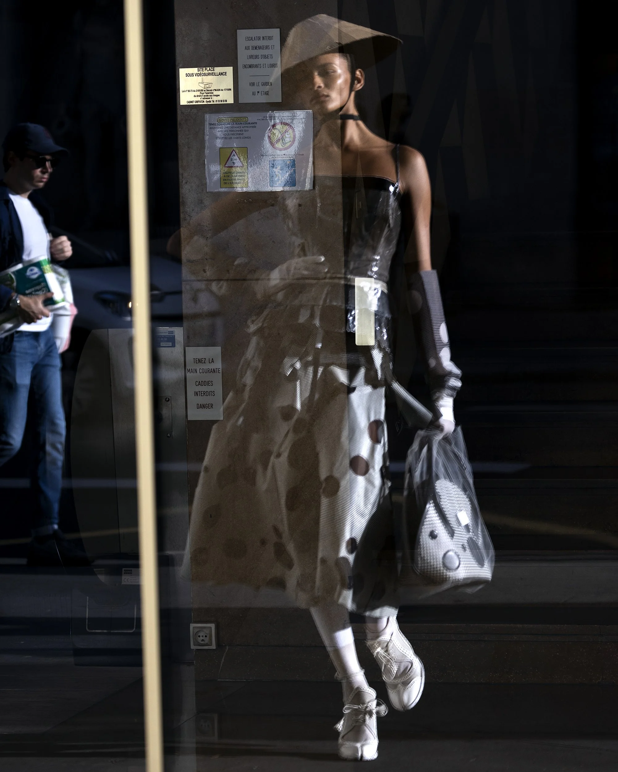 SILK ROSES AND
TRAPPED WINGS:
THE TENDER TENSION
OF SS24
