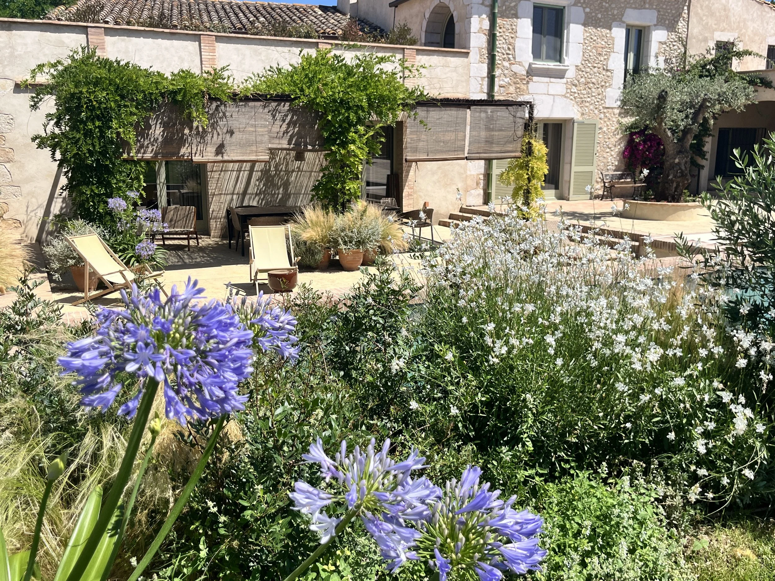 Un jardín mediterráneo en Vilamalla