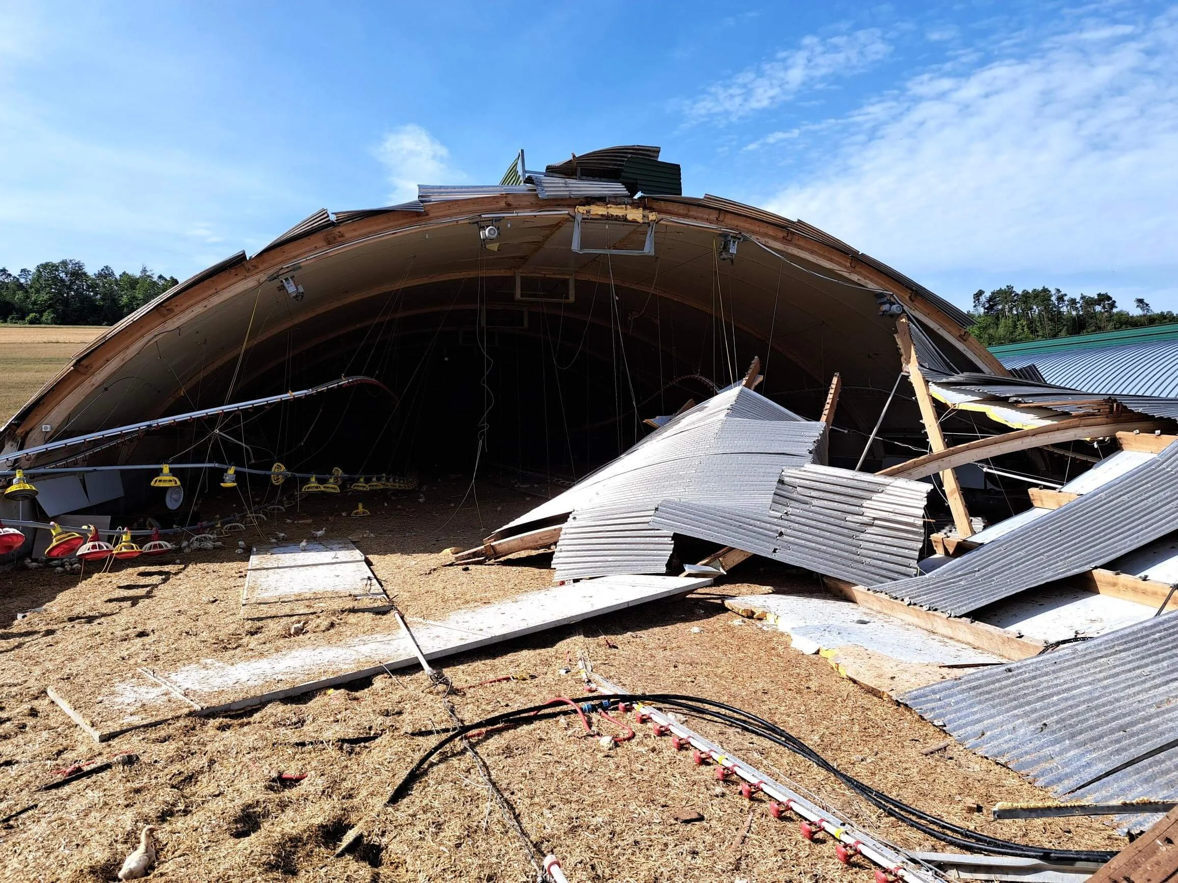 Un bâtiment agricole dévasté par une tempête