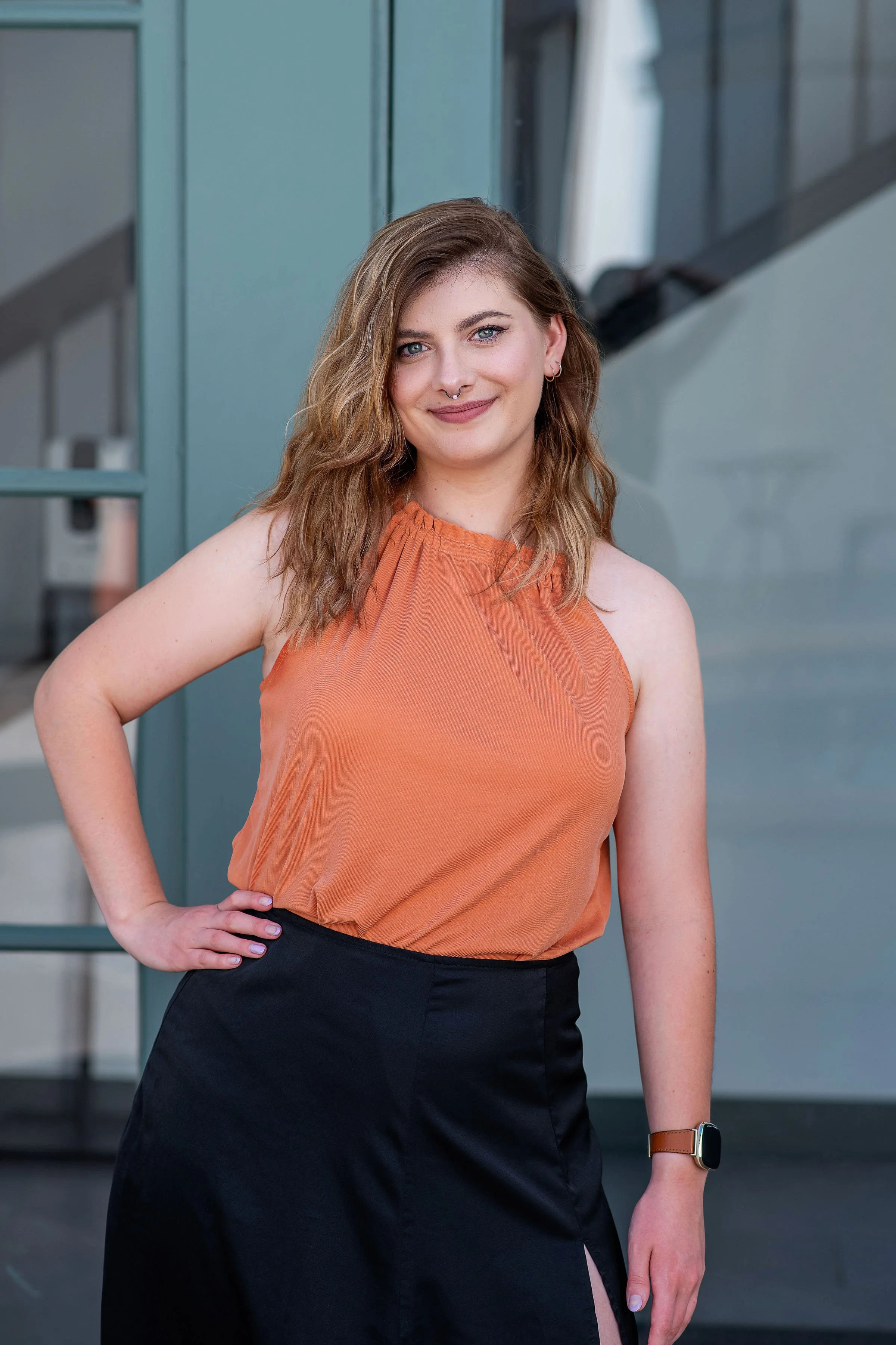 Outdoor headshot of Lindsey