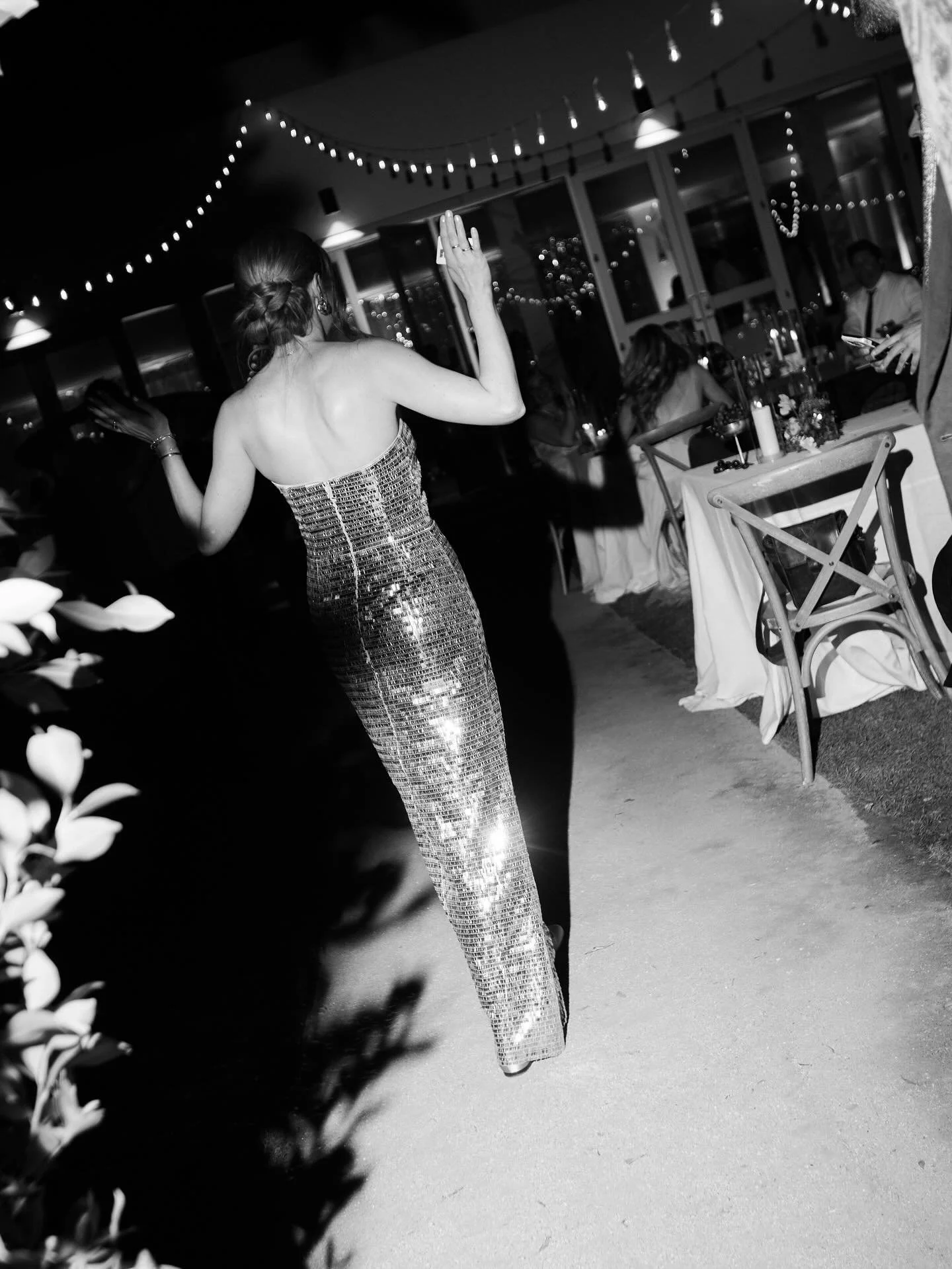 Studio 54 meets Italian disco 🪩 
&hellip;the dance floor said everything 🤍🪽

Venue: @parkerpalmsprings
Planning &amp; Design: @nicolelezadesign
Photography: @kaelaleoneweddings
Floral Design: @jausofvern
Rentals: @adorefolklore @catalogatelier
Lig