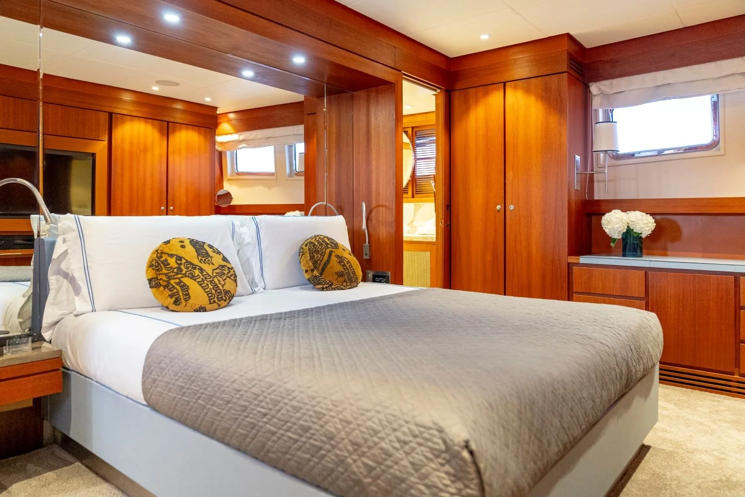 CURIOSITY SUPER YACHT MASTER CABIN 2.jpg