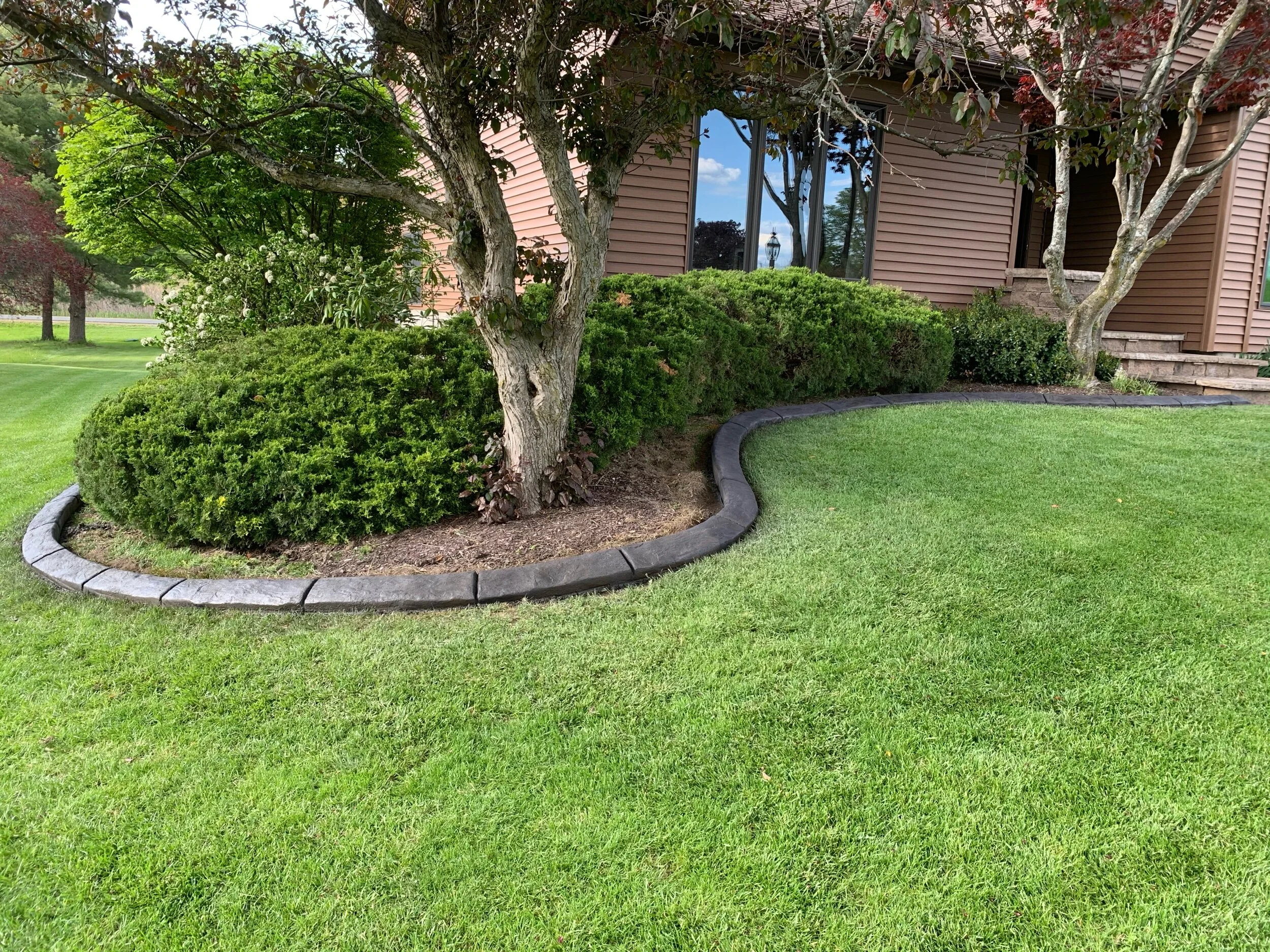 Domestic Landscape Curbing — Edges Unlimited