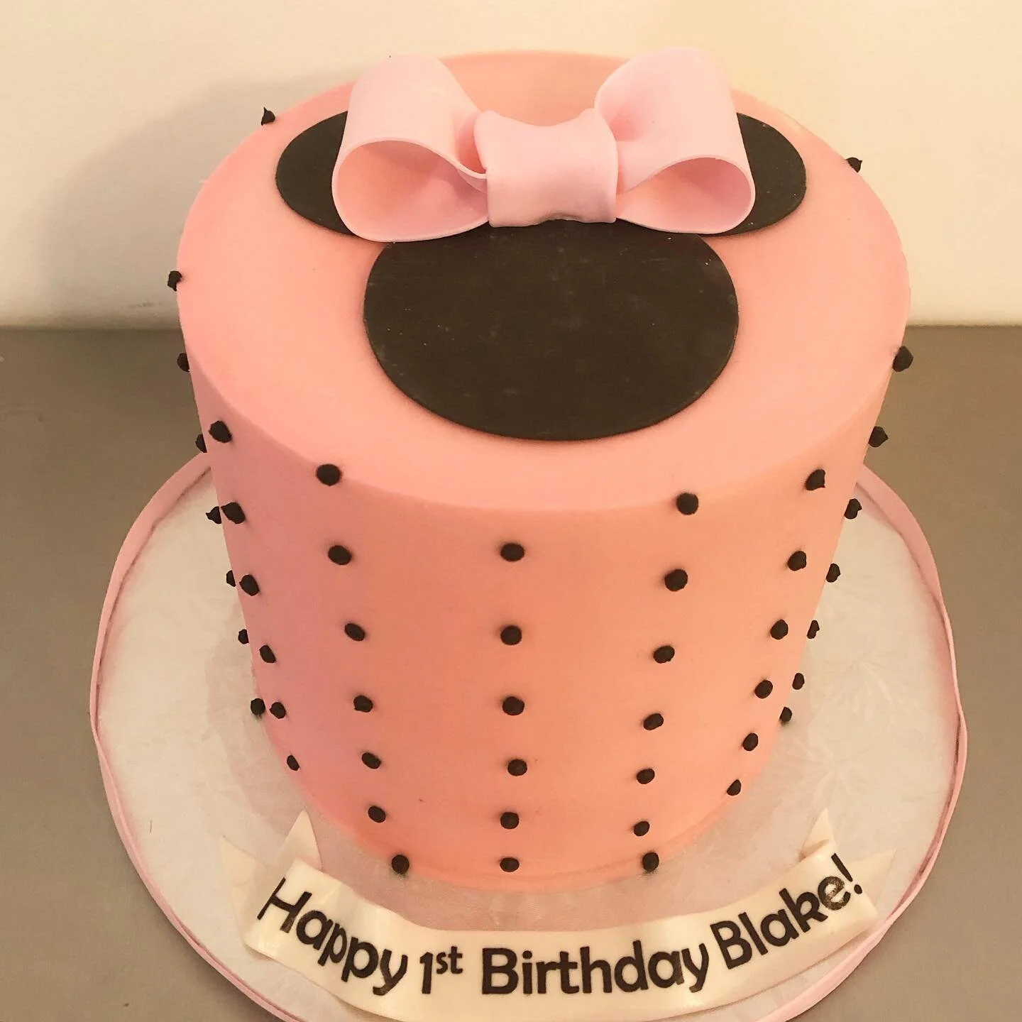 How cute is this #smashcake for this #cutie #minniemouse #sweetandshiny