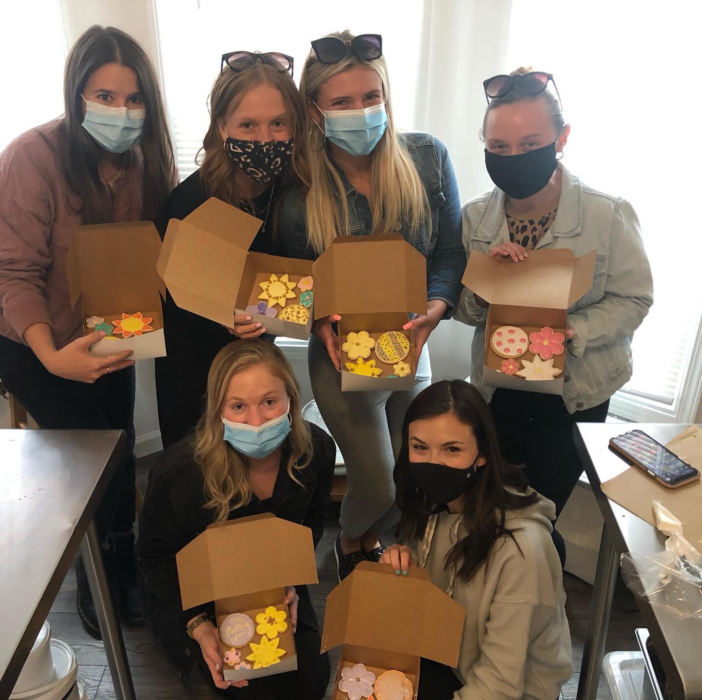 Cookie workshop! Tag someone that you would want to do a workshop with! Was fun having these lovely ladies today! #sweetandshiny