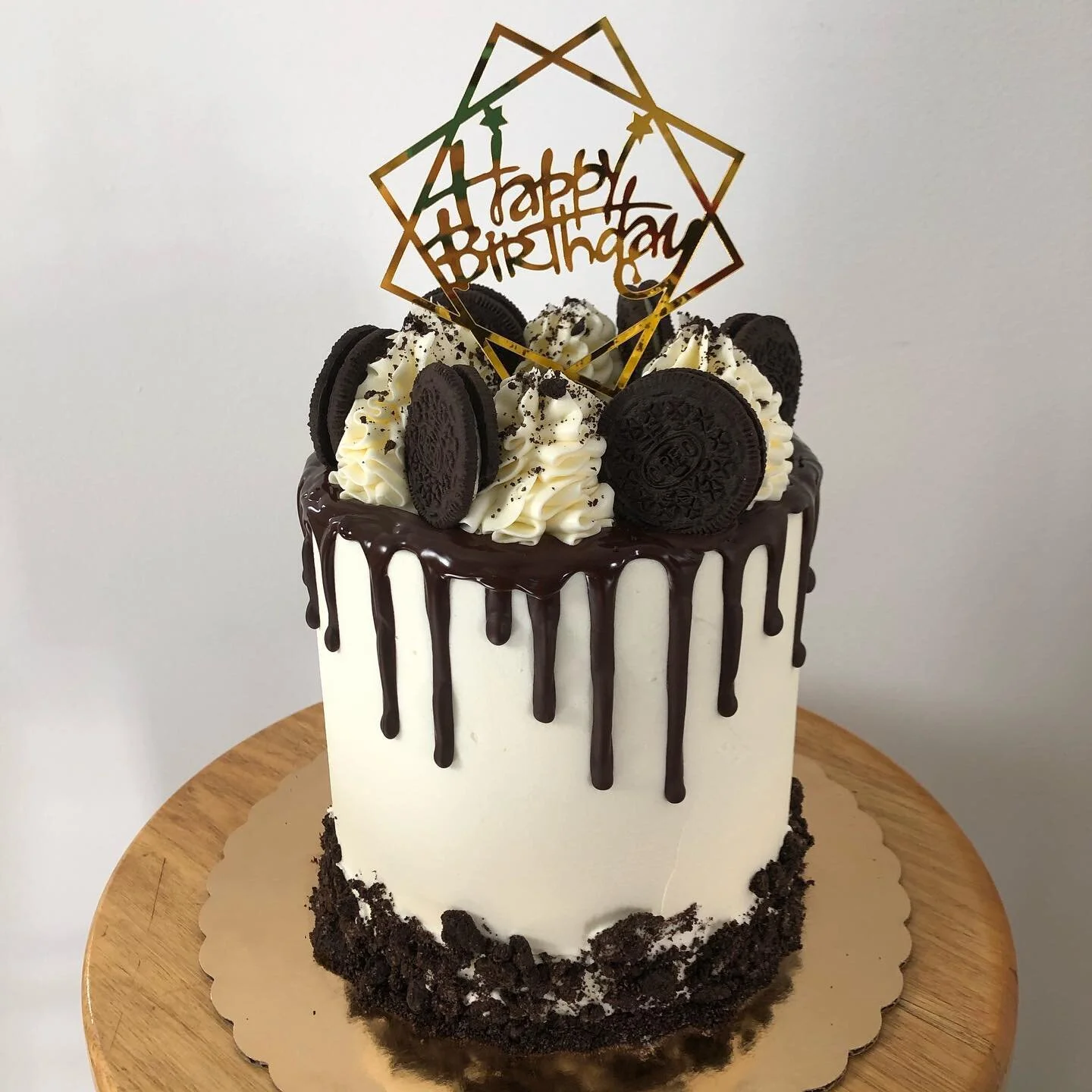 A #yummy #oreo #birthdaycake #sweetandshiny
