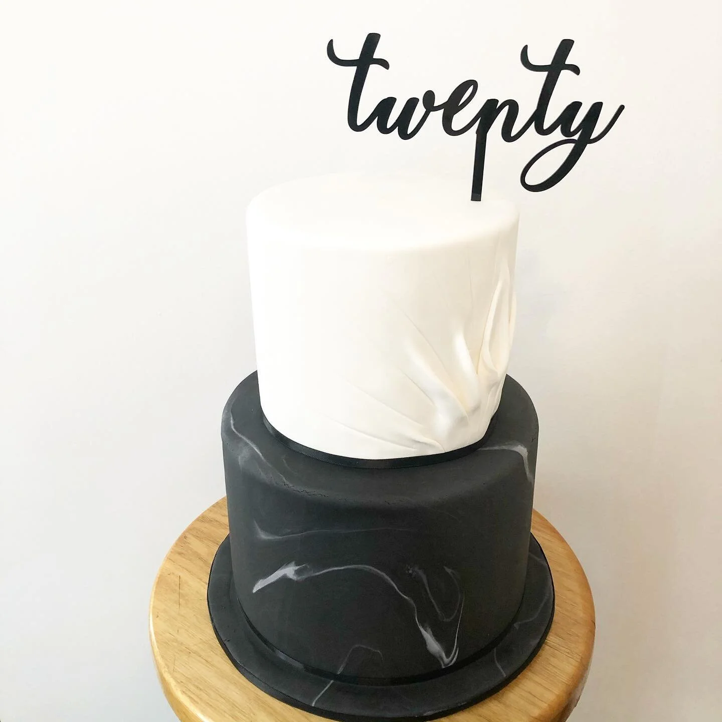 #simple #elegant #fondant #birthdaycake #sweetandshiny
