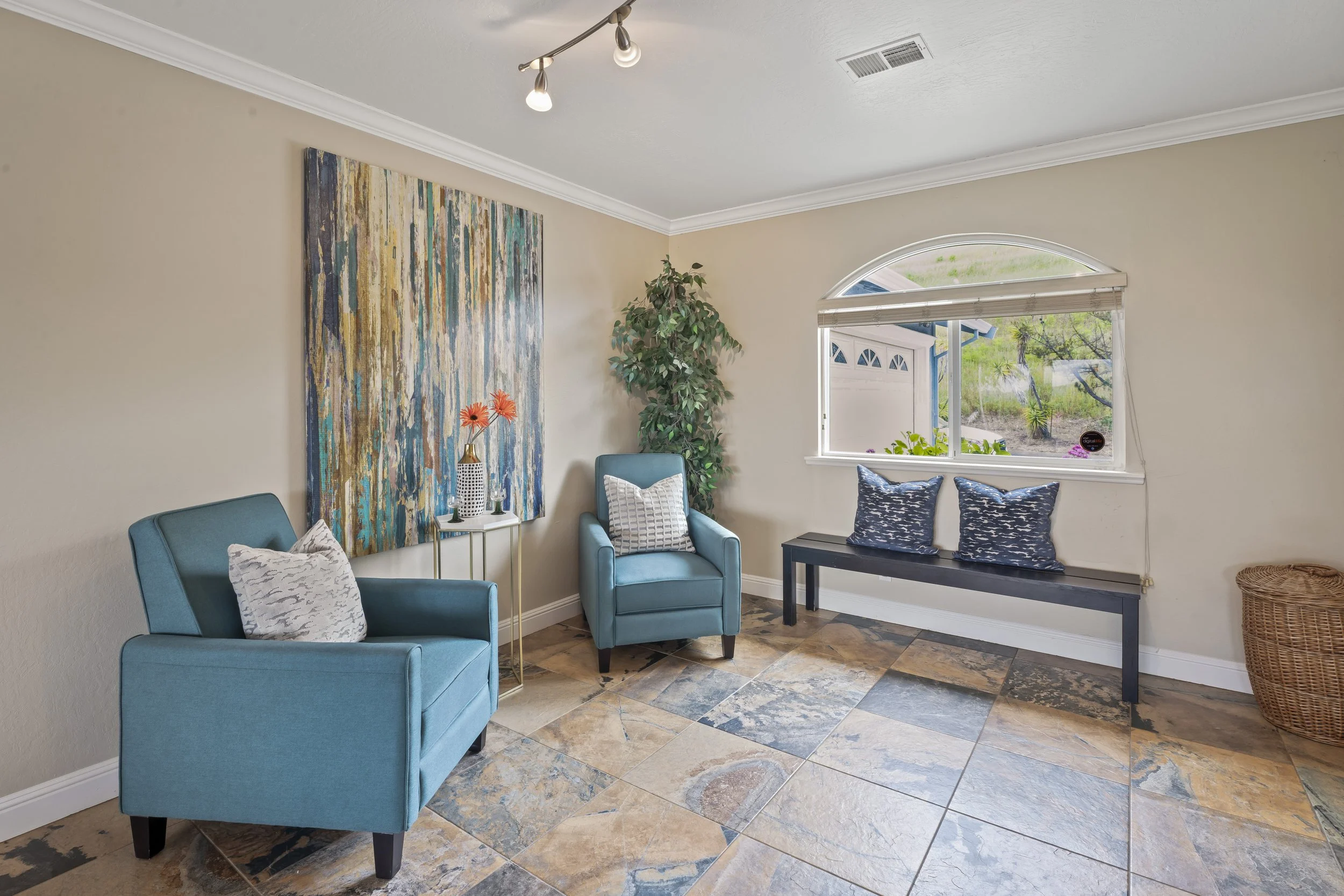 After Style it Staging this entry way is bright and welcoming.  Staging Consultations are a great way to transform your home to sell. 