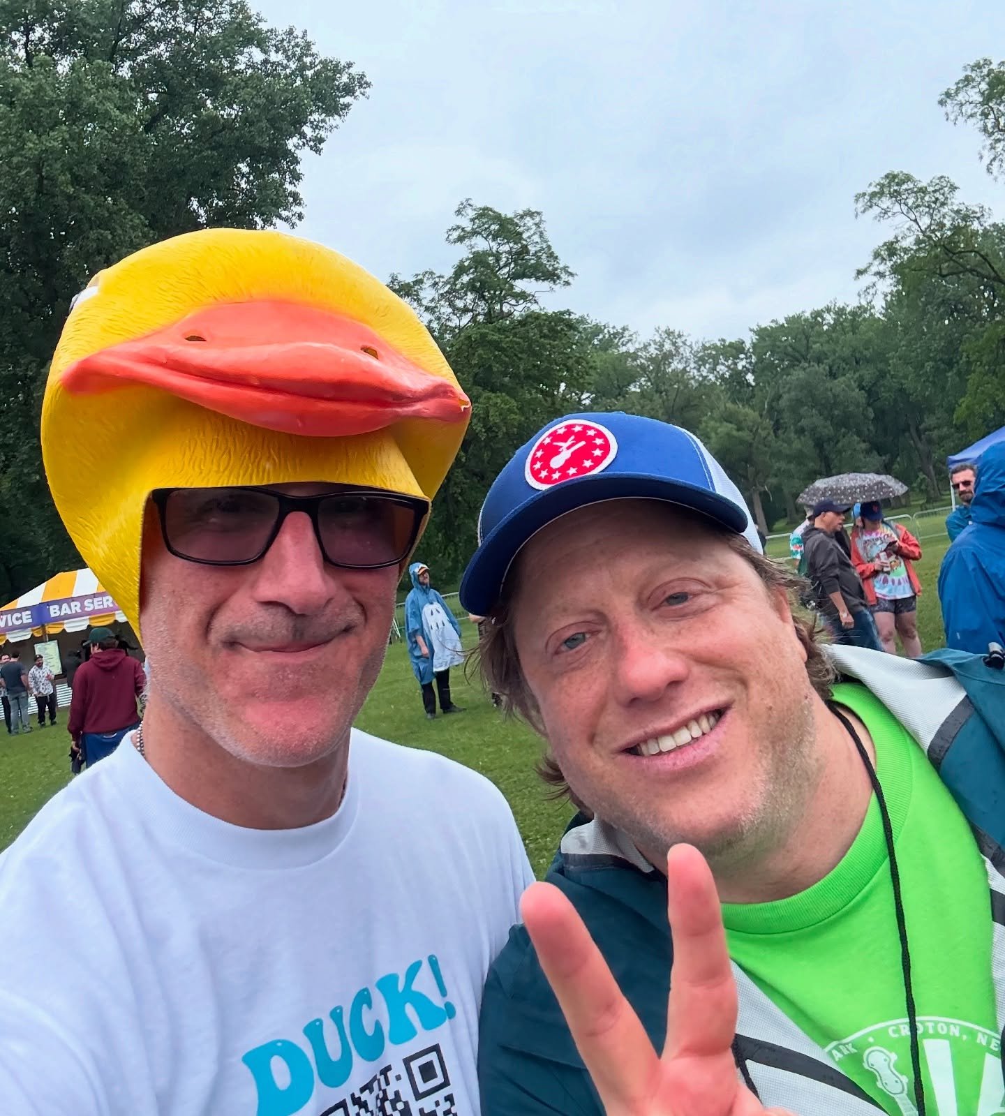 Pete Shapiro of @capitoltheatre / @hudsonrivermusicfest at the Music Fest with an unmasked 🐤 Jon Chattman of @thewpf &mdash; kudos on keeping the spirit of Pete and Toshi Seeger&rsquo;s alive at #crotonpointpark on Saturday! ☮️