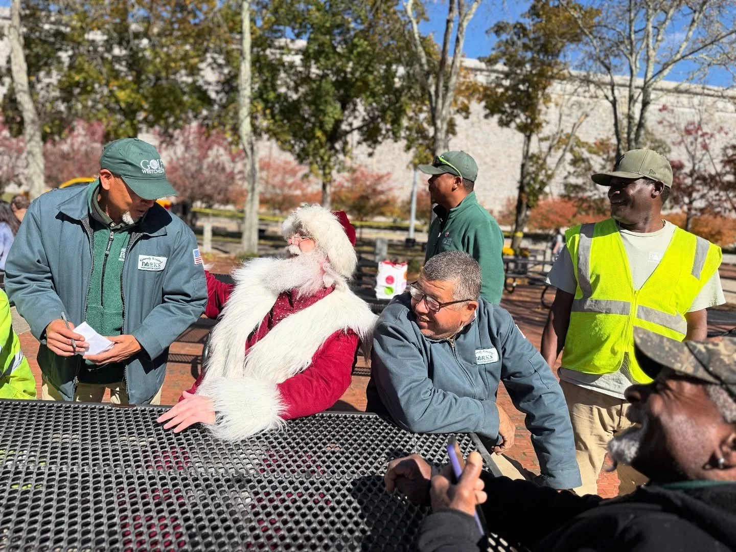 Look who stopped by to thank the hard-working @westchestercountyparks crew of  @westchesterswinterwonderland. 🎅 even got to personally 🙏 @thewpf&rsquo;s Mike Rooney for his efforts thus far.  Things are really heating up.  Tickets are flying.  Do y