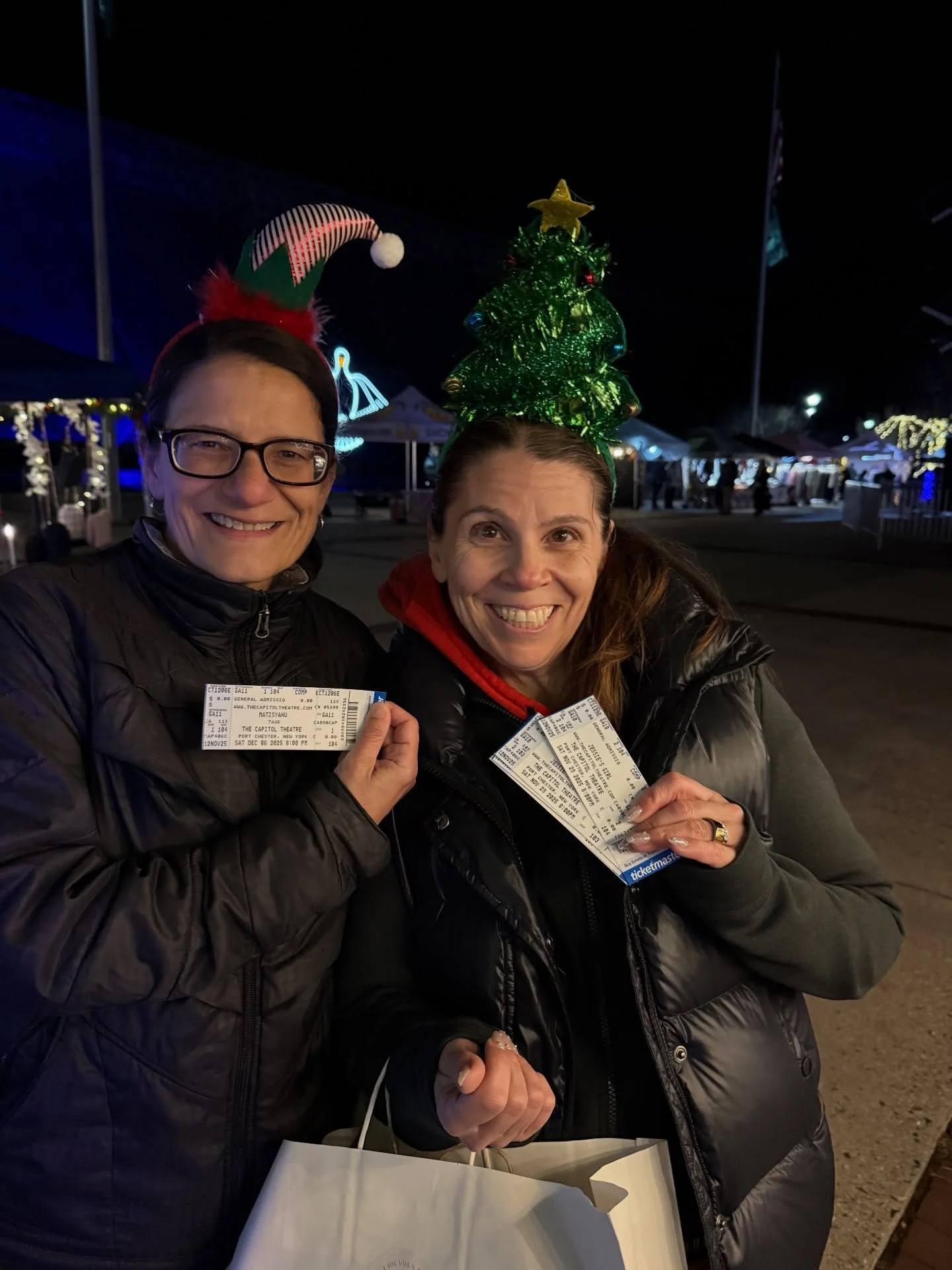 Congratulations to these two Santa Fun Run winners, who respectively scored tickets to upcoming shows by @matisyahu and @jessiesgirlnyc at @capitoltheatre at NovemberFest.  The Cap sponsored our 2nd Annual Santa Fun Run at @westchesterswinterwonderla
