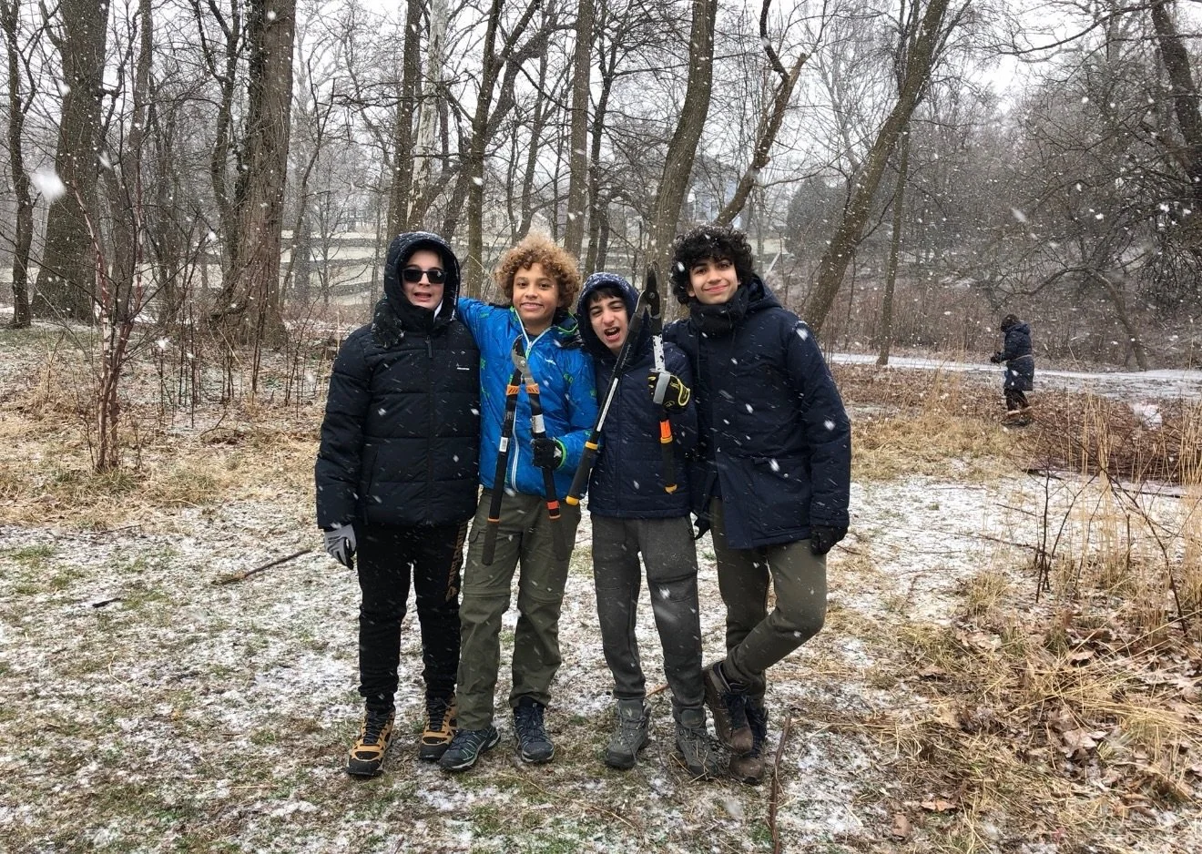 👋 There&rsquo;s still time to register for Tuesday, Feb. 17&rsquo;s vine cutting volunteer project at @crotonpointpark! 

Join us as we cut and remove invasive species within the park. No experience is necessary and all supplies will be provided.
Su