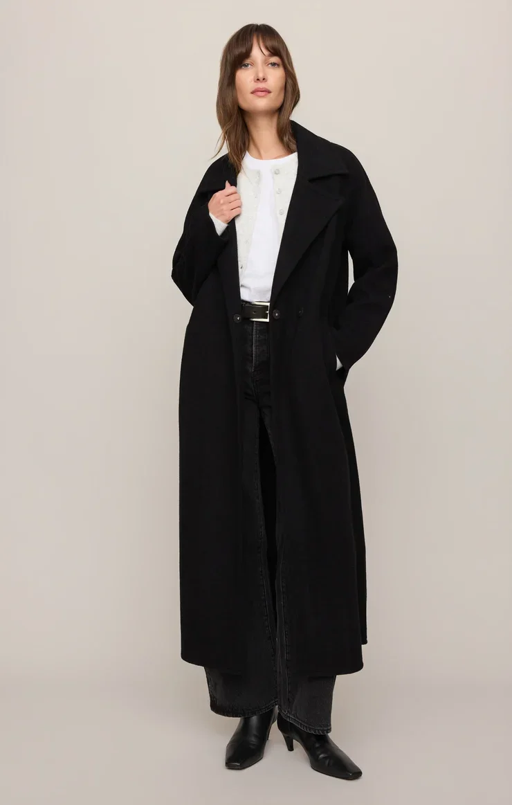 ZJ263424_BLK_FB_740x.webp