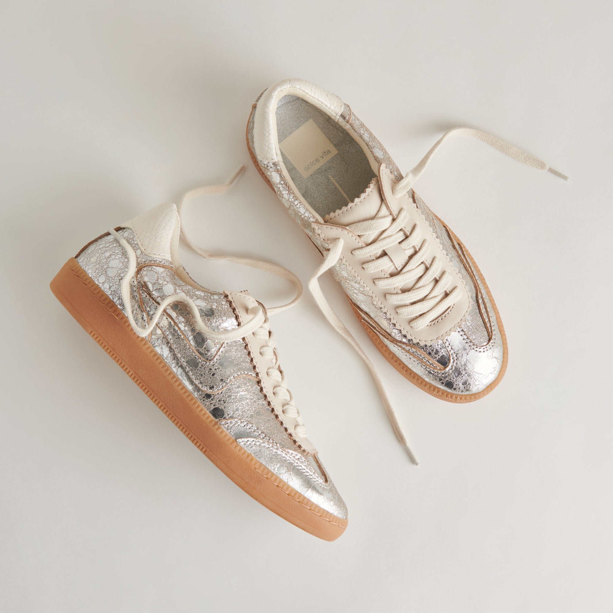 DOLCEVITA-SNEAKERS_NOTICE_SILVERDISTRESSEDLEATHER_DETAILS_02.jpg