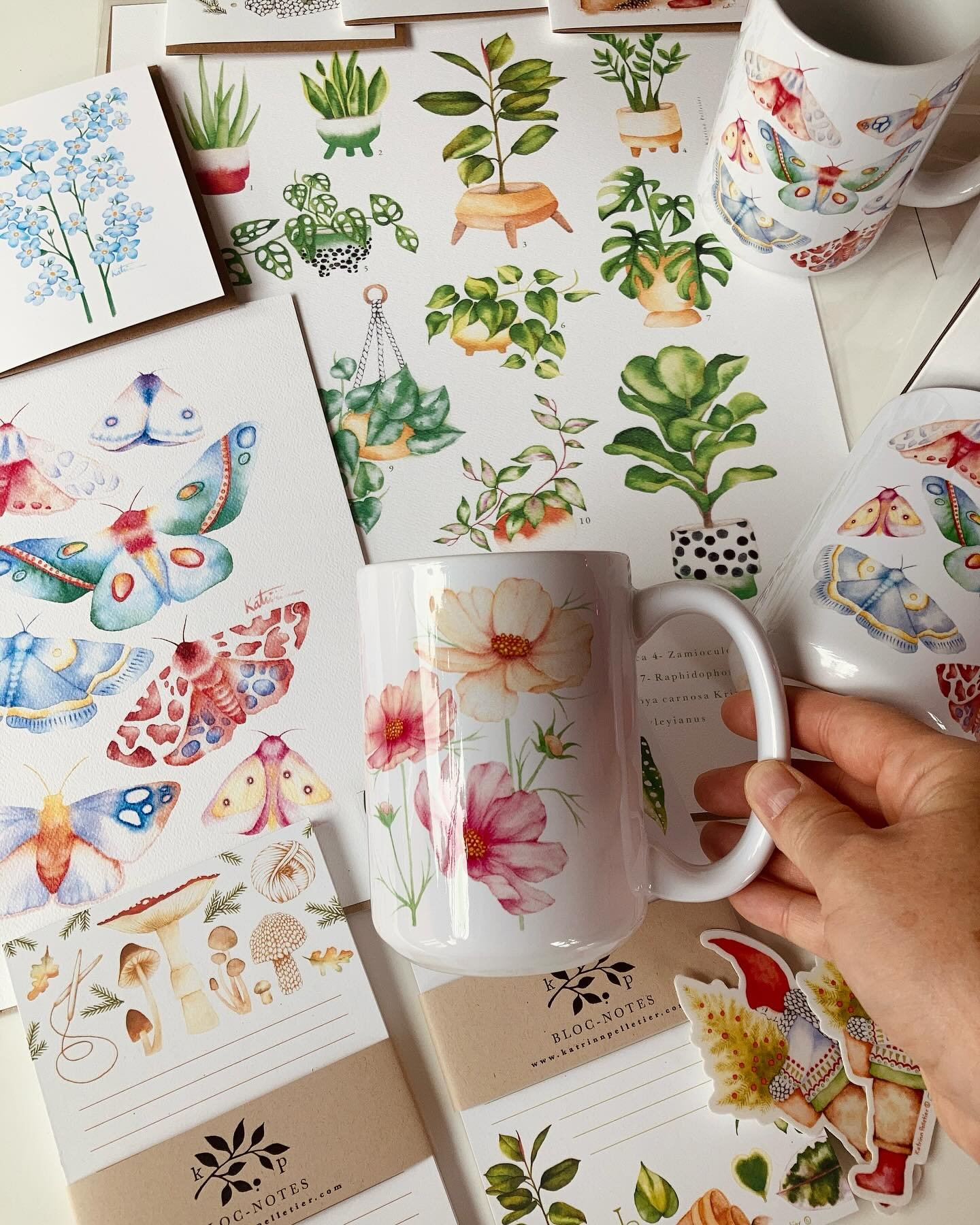 Voici les commandes des derniers jours : des fleurs, des papillons et de la verdure pour contrer la grisaille. Merci pour votre fid&eacute;lit&eacute;, je me sens vraiment choy&eacute;e.
.
.
.
.
.
#illustrations #floralnailart #artprint #papillon #bu