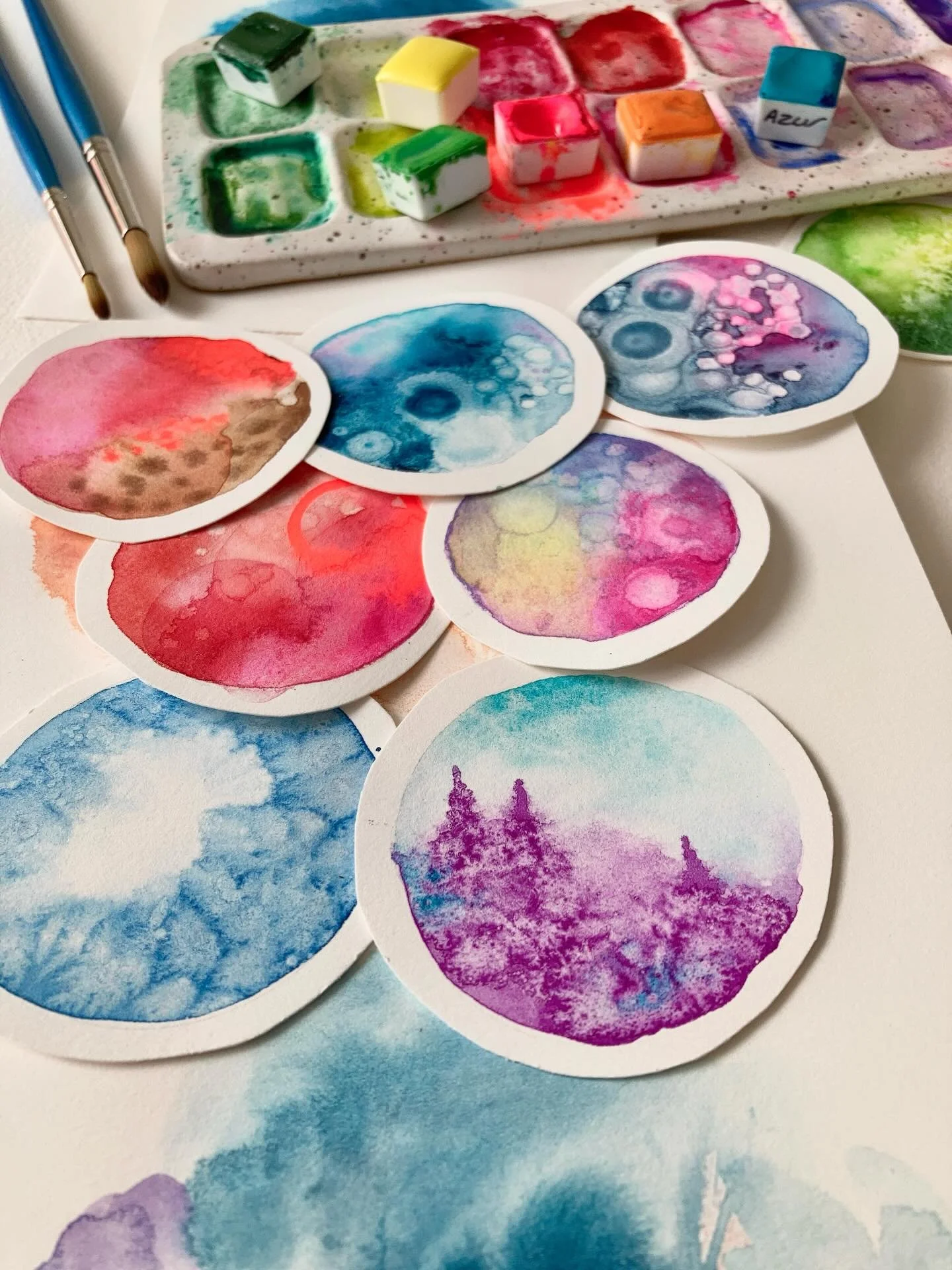 As-tu vu passer l&rsquo;inscription de mes ateliers d&rsquo;aquarelle de Mars?

2 formules te sont offertes dans 2 lieux diff&eacute;rents &agrave; Qu&eacute;bec! 
* Chez @lavitrinemontcalm 
* Chez @okat_salon_de_the 

Atelier Aquarelle /// 
🎨 Explo