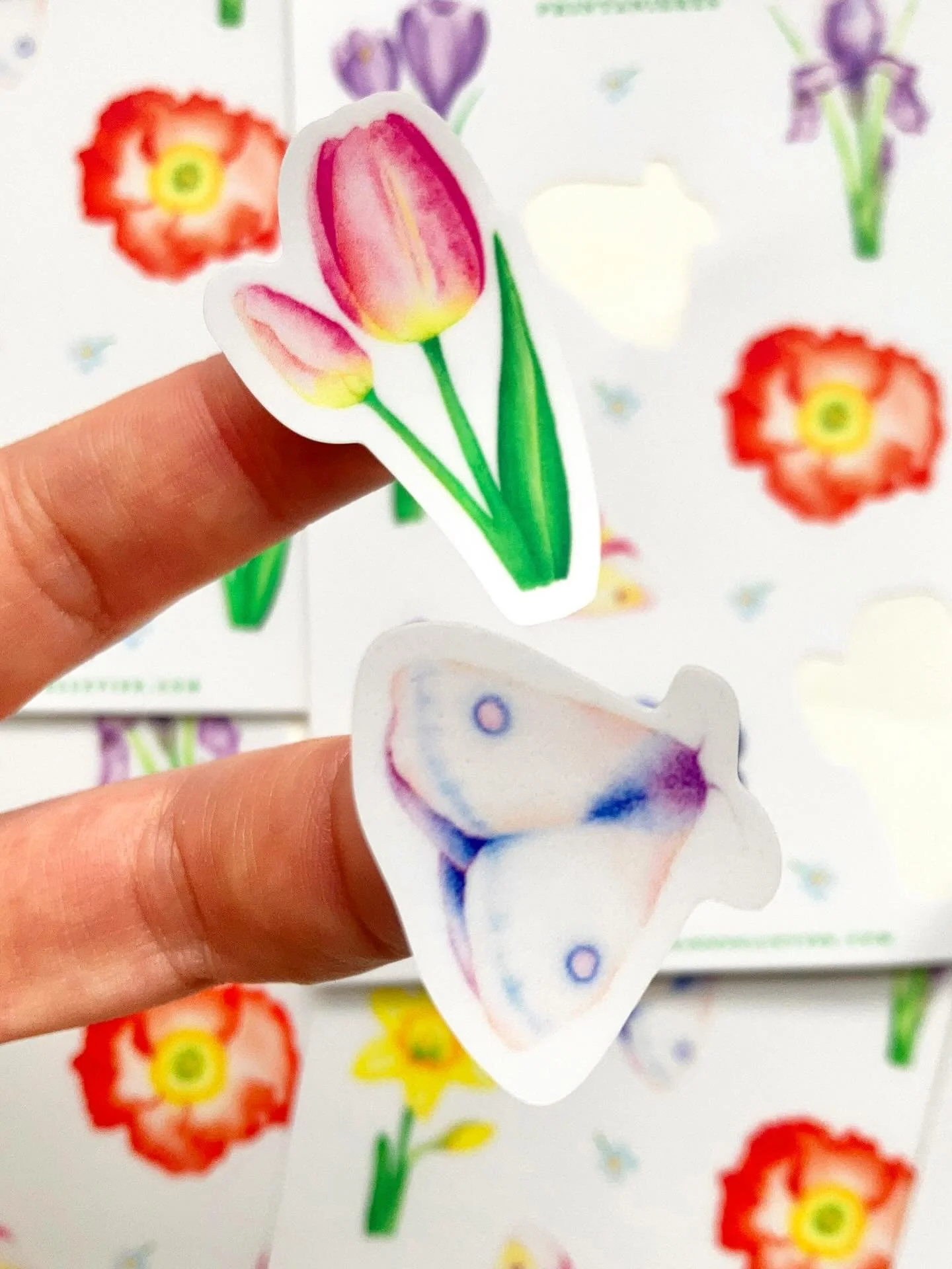 Tu aimes les&nbsp;&laquo;&nbsp;stickers&nbsp;&raquo;?
Si j&rsquo;&eacute;tais toi, j&rsquo;irais voir tout ce qui vient d&rsquo;appara&icirc;tre sur ma boutique. 😱🌷🌸
.
.
.
.
.
#stiker #stickeraddict #stickerart #myart #floralvibes