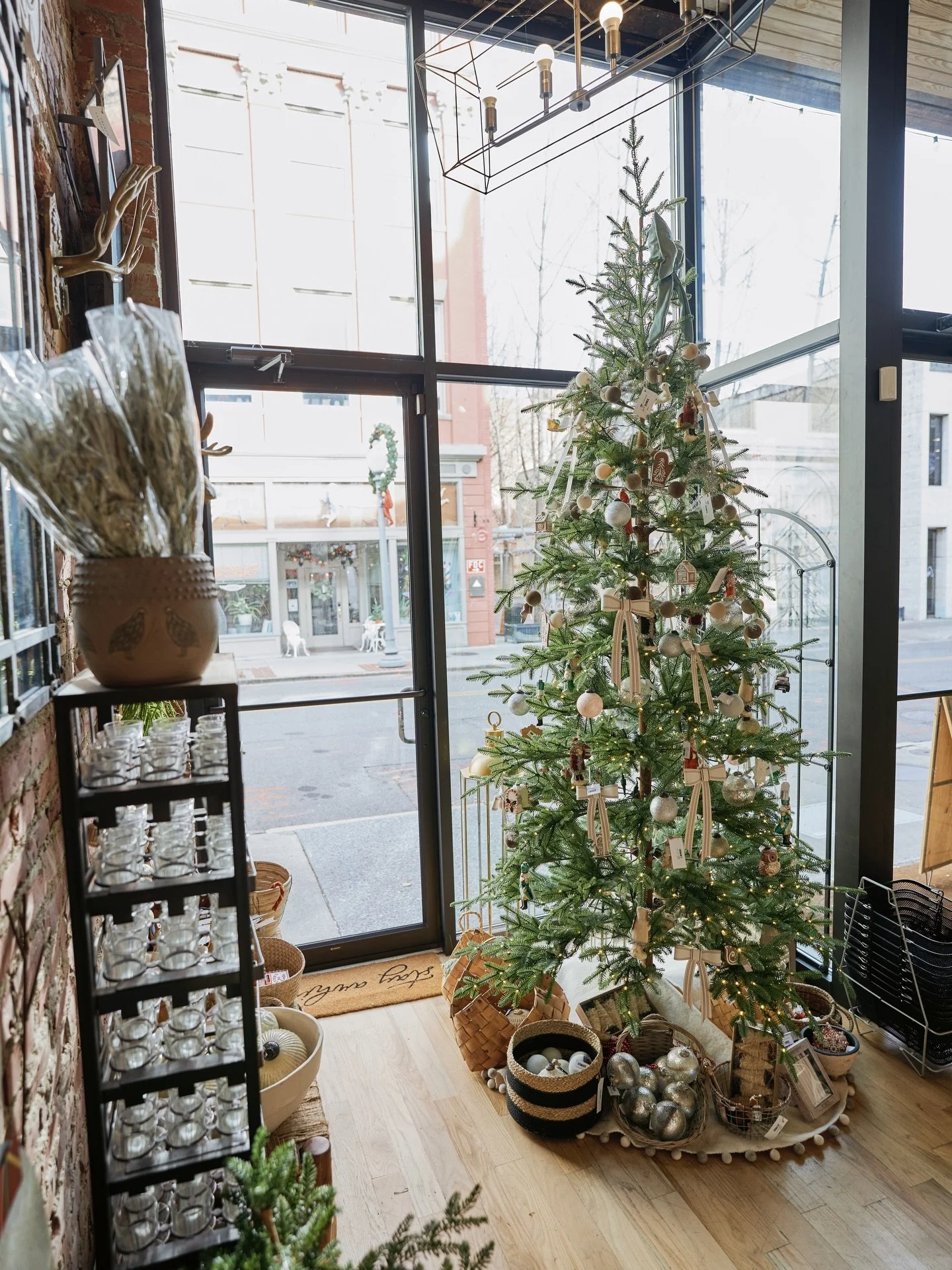 Merry Christmas Eve, friends! 🤍

To celebrate the final day of our 12 Days of Deals, enjoy
30% OFF ALL ORNAMENTS today, December 24th. Sale is in store only. We&rsquo;re open from 10 AM to 4 PM for all your last minute shopping needs, so come and se
