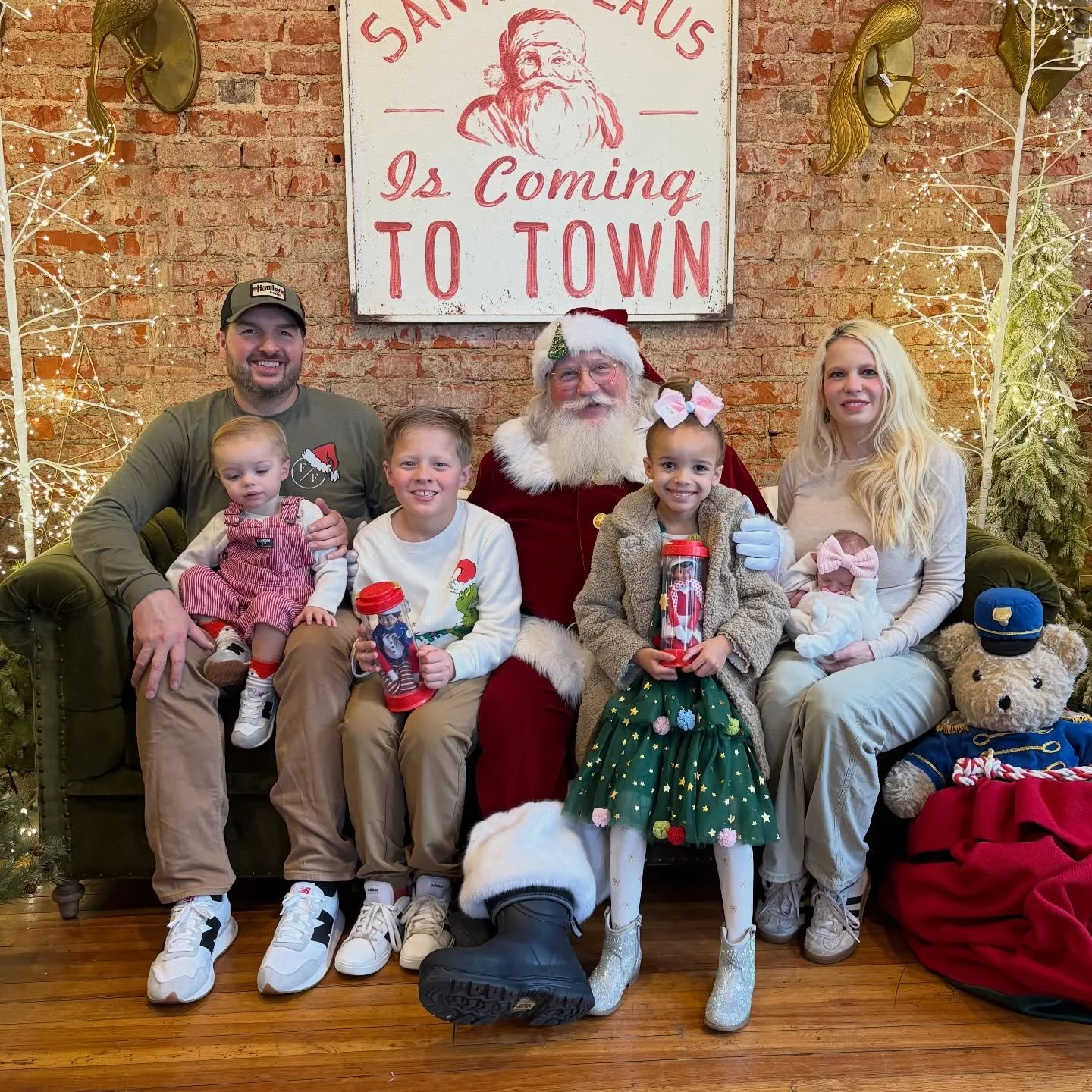 Happy New Year from all of us at The French Farmhouse! 🥂

As we wrap up another year, we just want to say thank you. Thank you to our loyal customers who continue to support our small business, shop local, and cheer us on season after season. We are