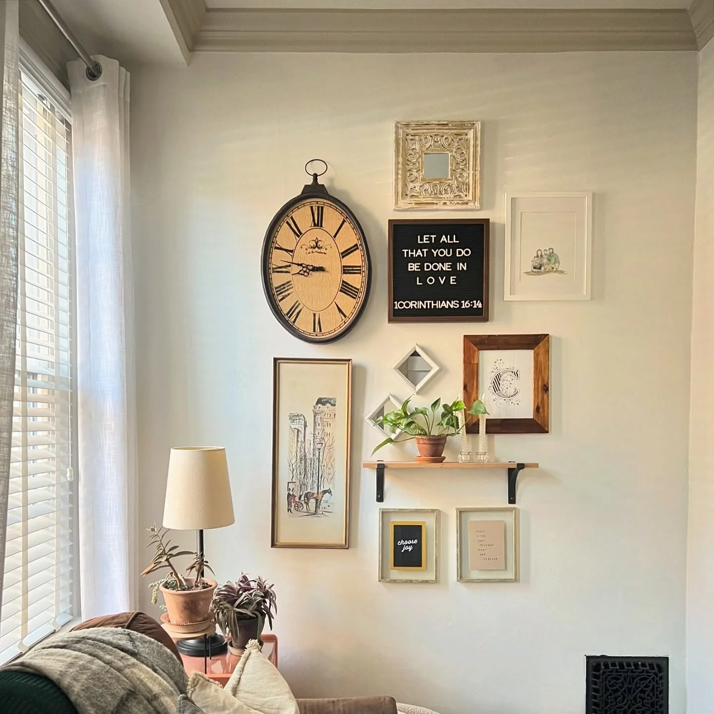 May your home decor be an encouragement to you and to those that enter your home &hearts;️ Happy Friday!