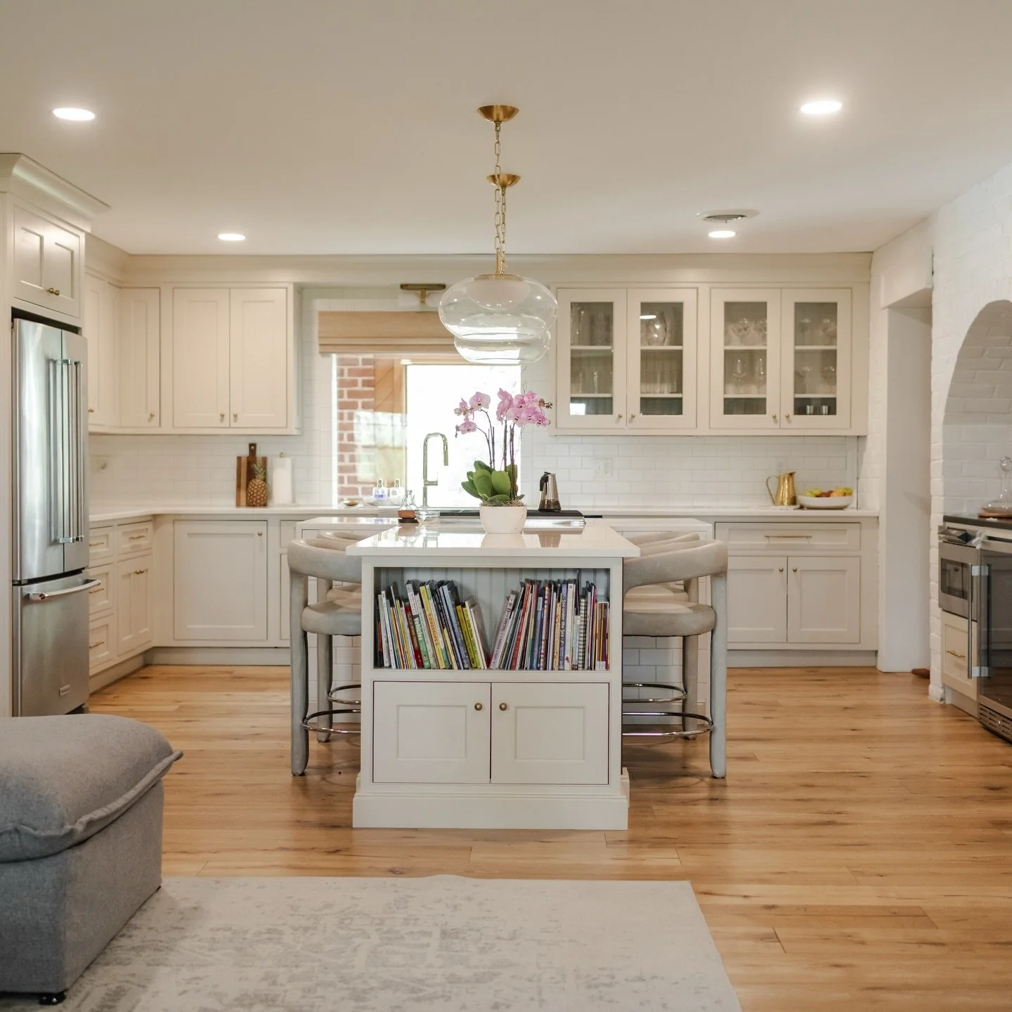 The Grande Oak Project ✨

This project wasn&rsquo;t a full remodel, but instead a little kitchen &ldquo;refresh&rdquo; that packed a B I G punch. The results prove that a little bit can go a long way in how a space feels! (Swipe to the last slide to 
