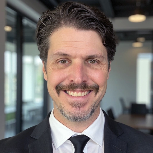 Robert Clarke headshot
